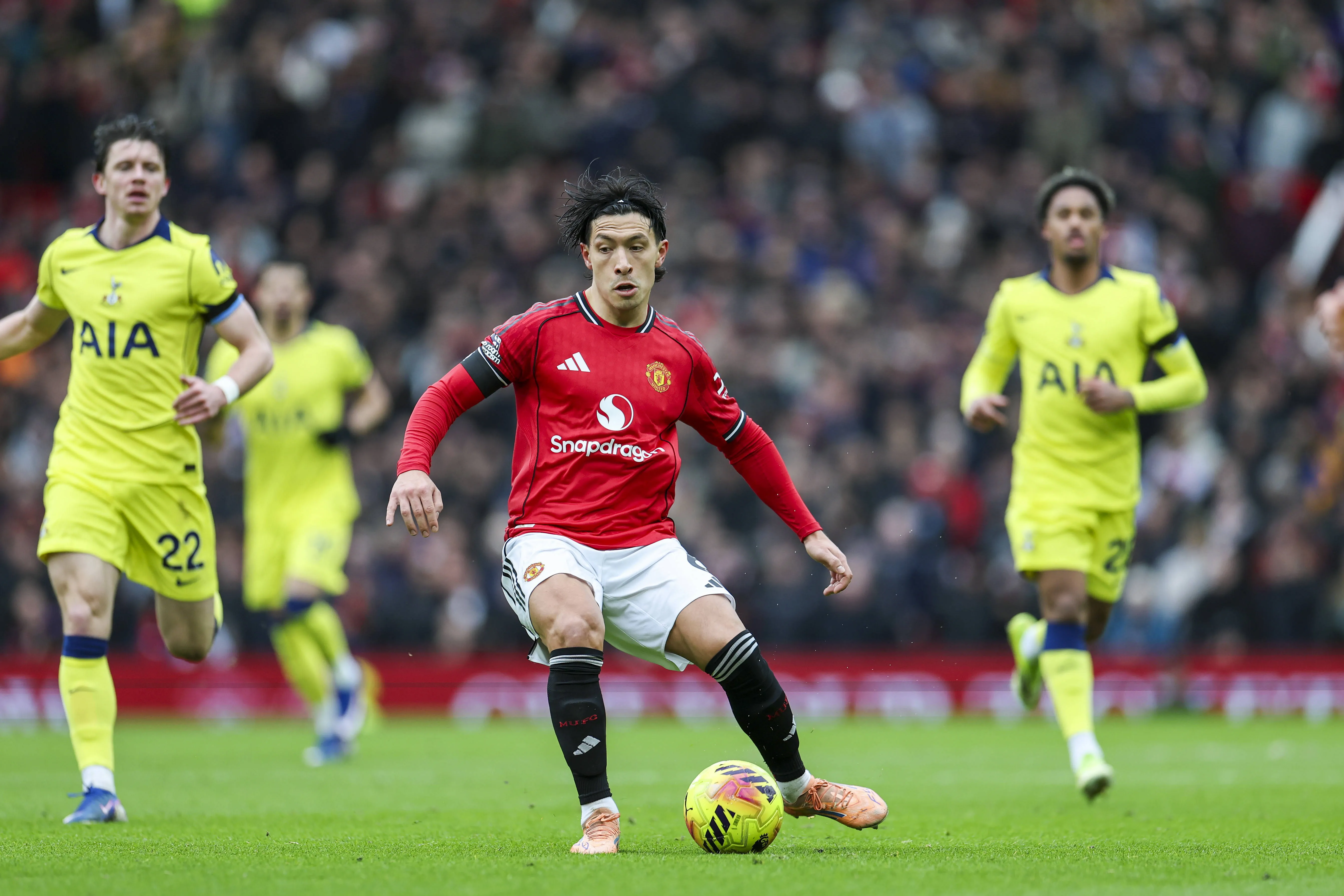 Lisandro Martinez in action for Manchester United