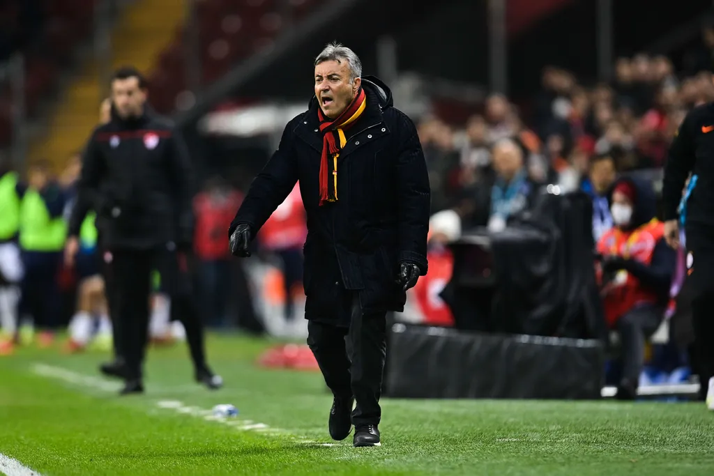 Next Nigeria coach: Xavi’s Barcelona stay complicates Super Eagles search