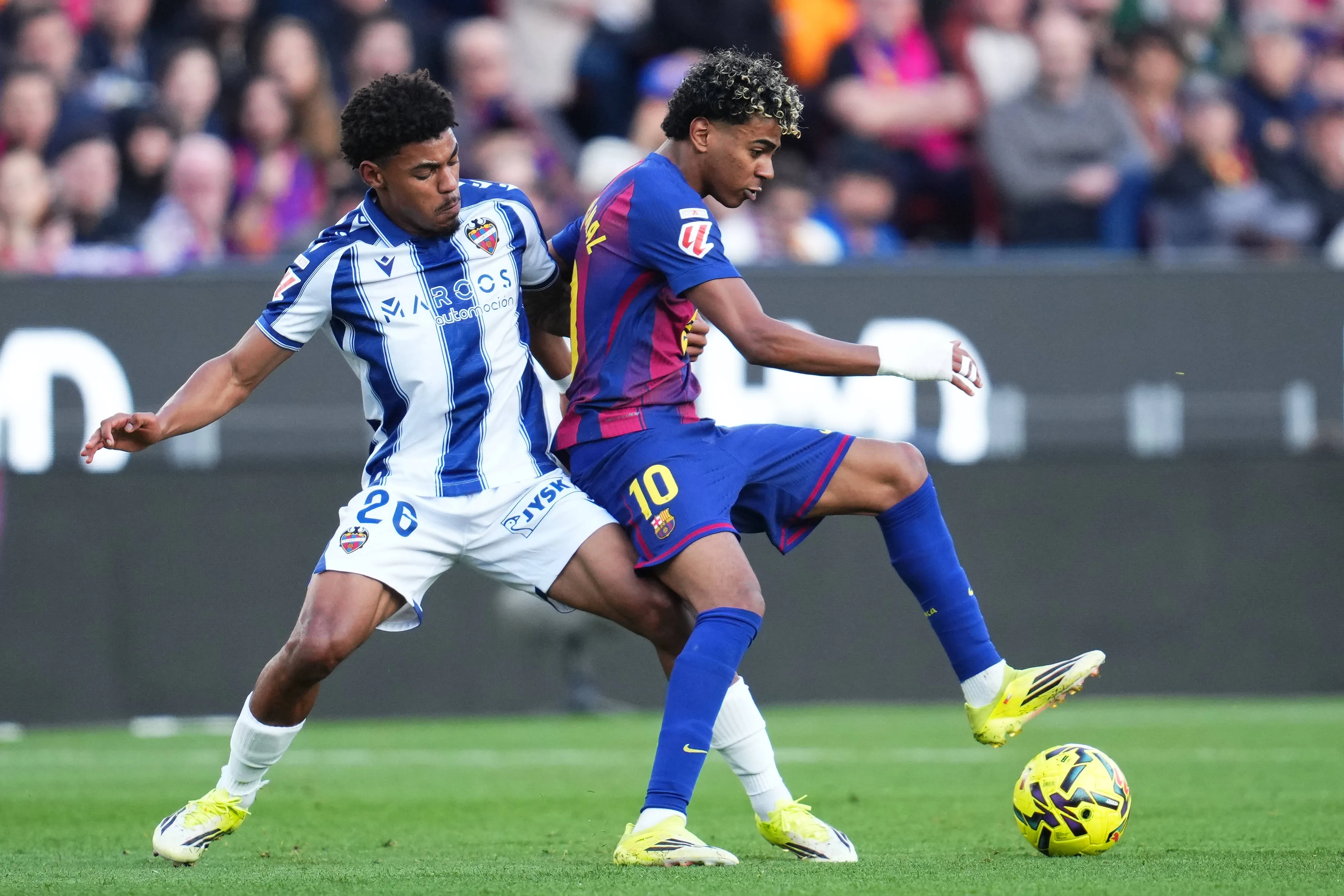 Levante forward Kareem Tunde and  Barcelona star Lamine Yamal 