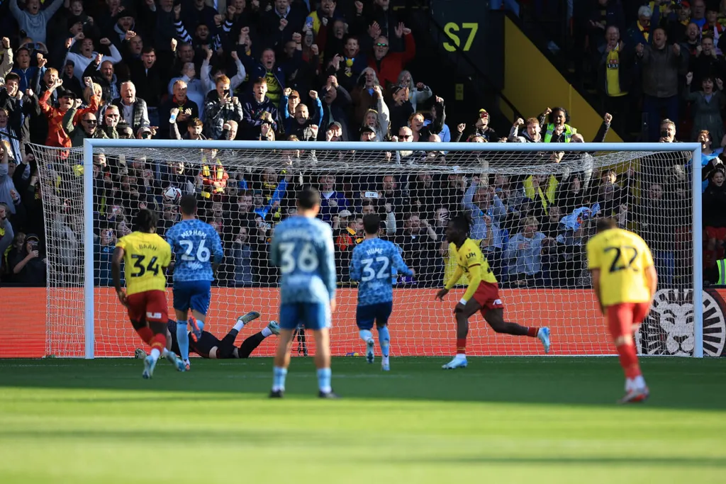 Watford v Sunderland EFL Sky Bet Championship 28/09/2024. GOAL Watford Midfielder Tom Dele-Bashiru (24) makes it 2-1 dur