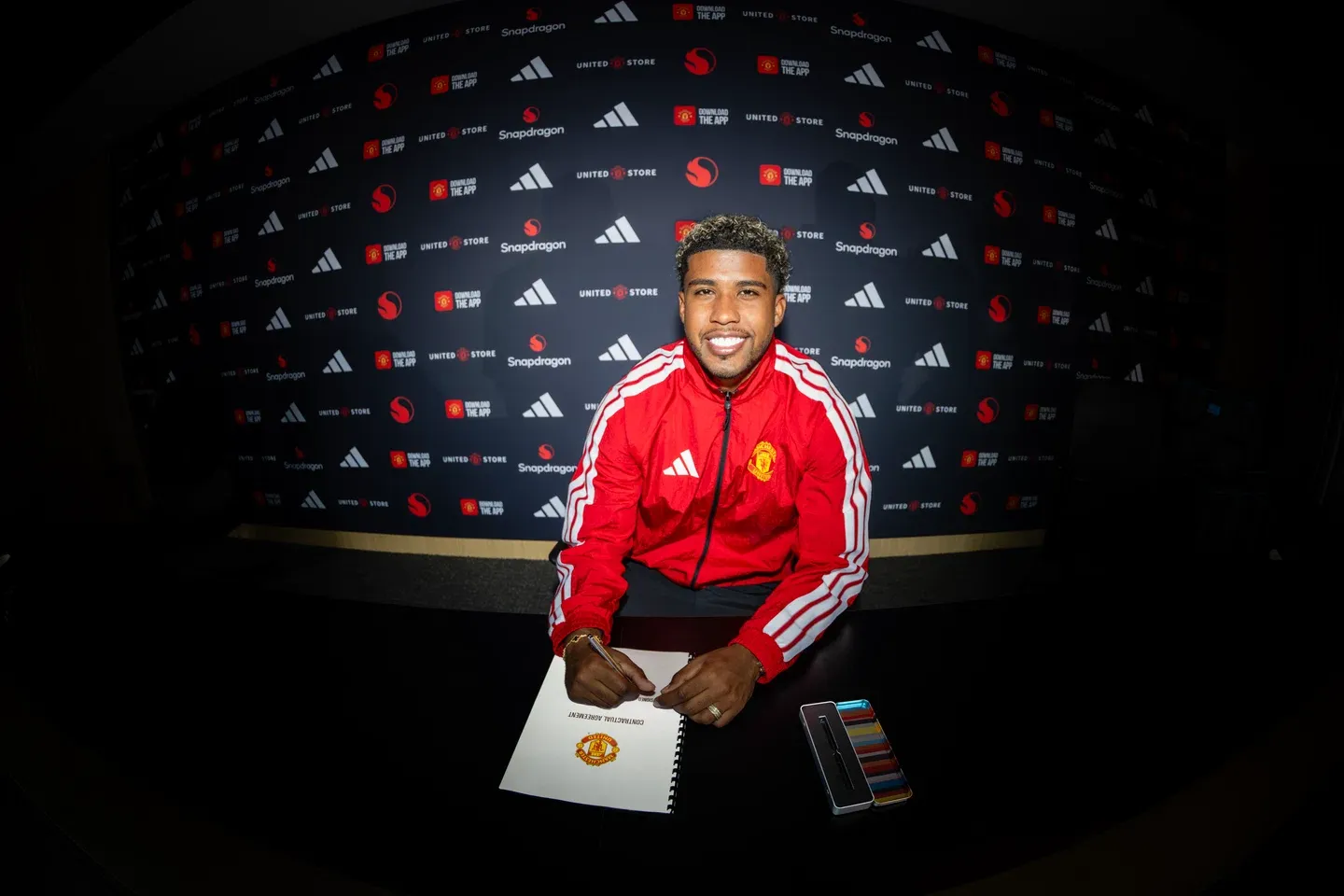Andrey Santos signs for Manchester United