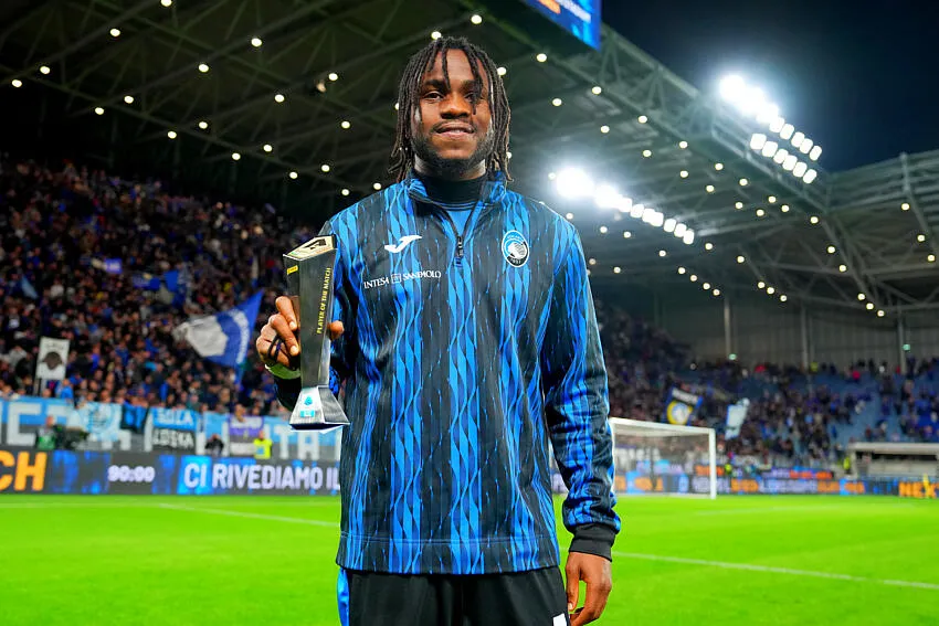 Lookman Ademola with his MOTM award against Verona