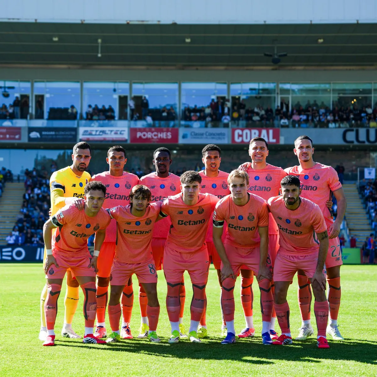 Zaidu Sanusi and Porto players in team picture