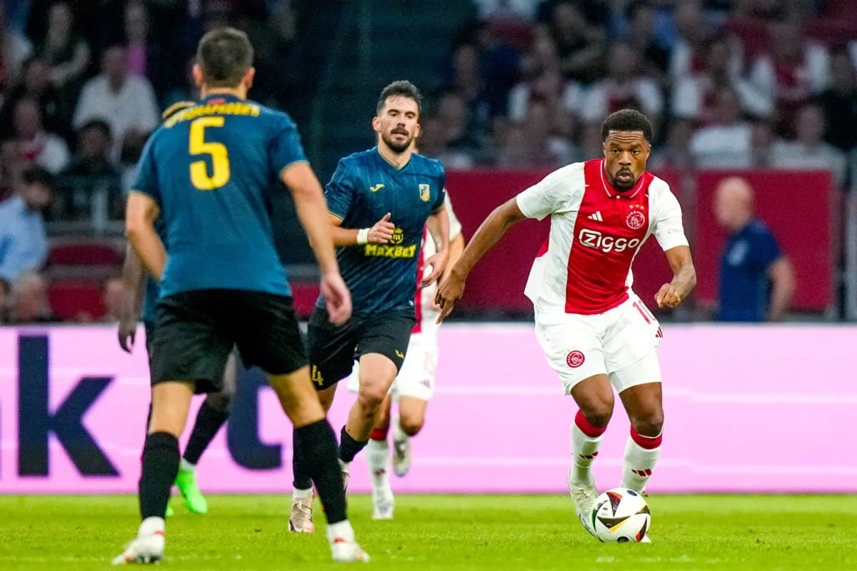 Ajax boss Farioli oddly praises unwanted Akpom, labels him &lsquo;priceless&rsquo;