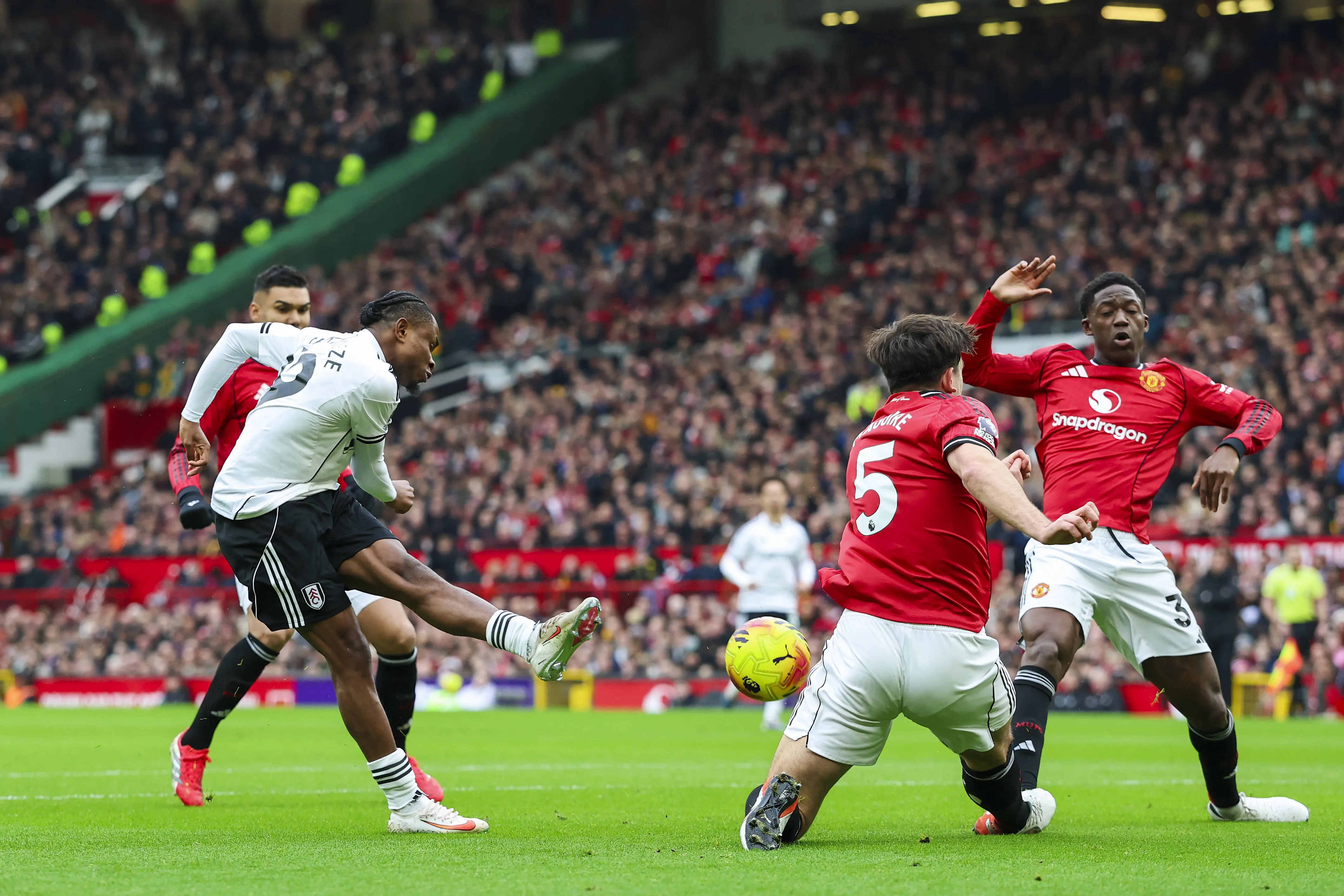  Samuel Chukwueze 19 shoots at Harry Maguire 5, Kobbie Mainoo 37. 