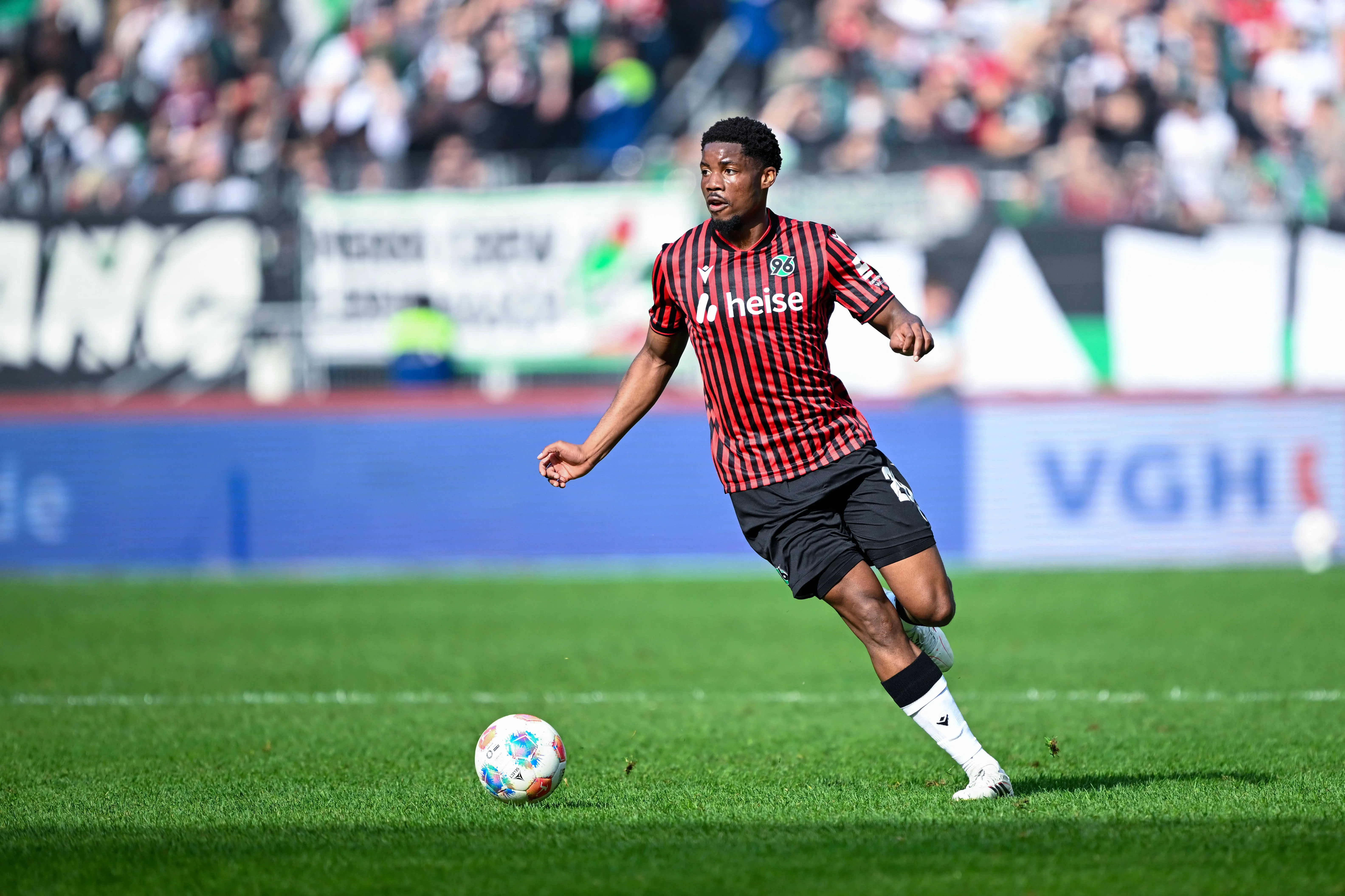 Ime Okon in action for Hannover 96.