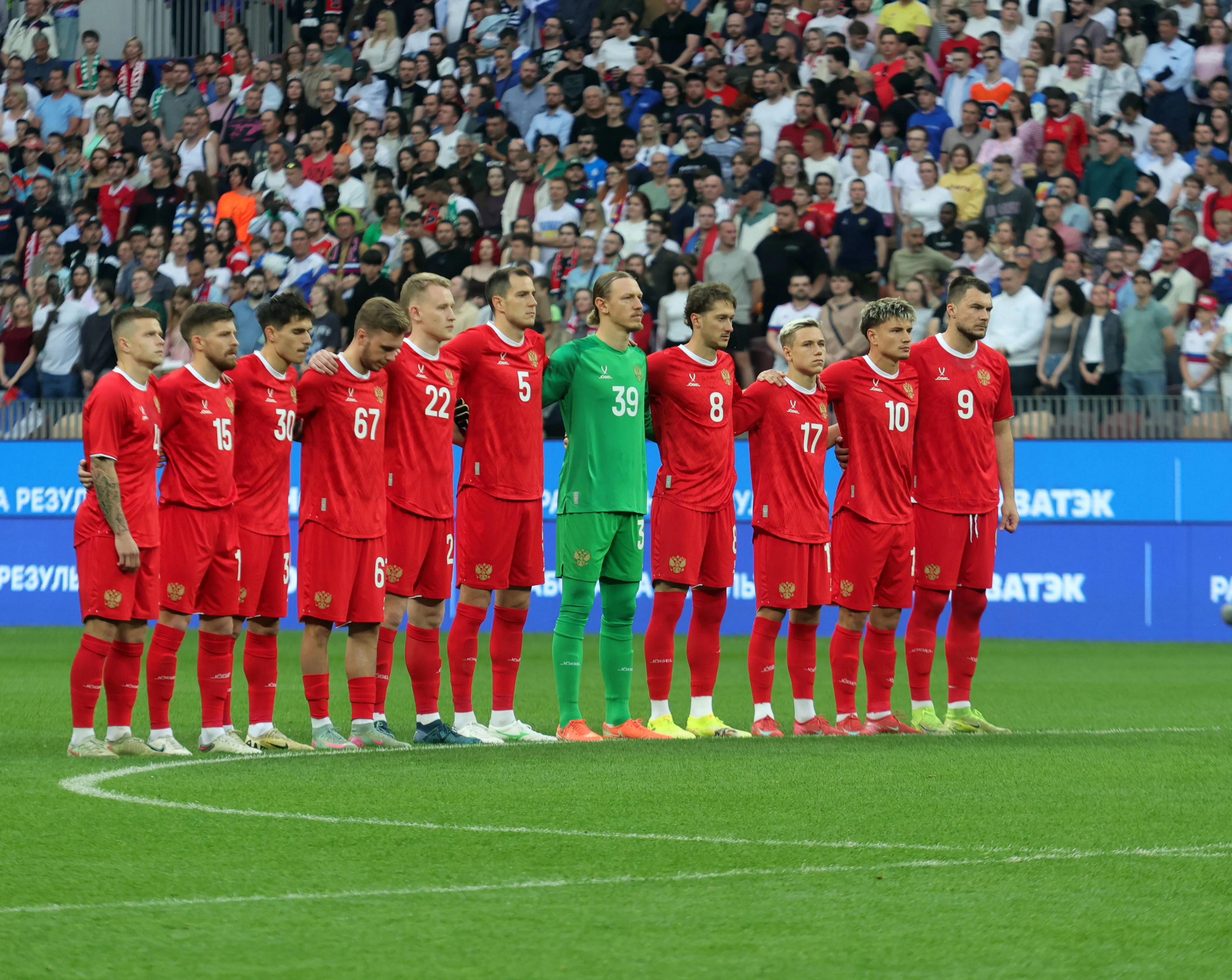 4. KRUGOVOI Danil, 30. VAKHANIYA Ilya, 15.GLEBOV Danil, 17. BATRAKOV Alexey, 8. MIRANCHUK Anton, 10. MOSTOVOY Andrey l-r. Stand: 67. GLUSHENKOV Maxim, 22. MELEKHIN Viktor, 5. OSIPENKO Maxim, 9. KOMLICHENKO Nikolay, 39. SAFONOV Matvey Goalkeeper