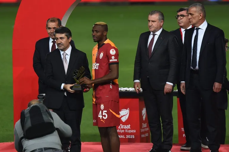 Victor Osimhen: Galatasaray offer superstar unprecedented ‘partnership’ deal to stay