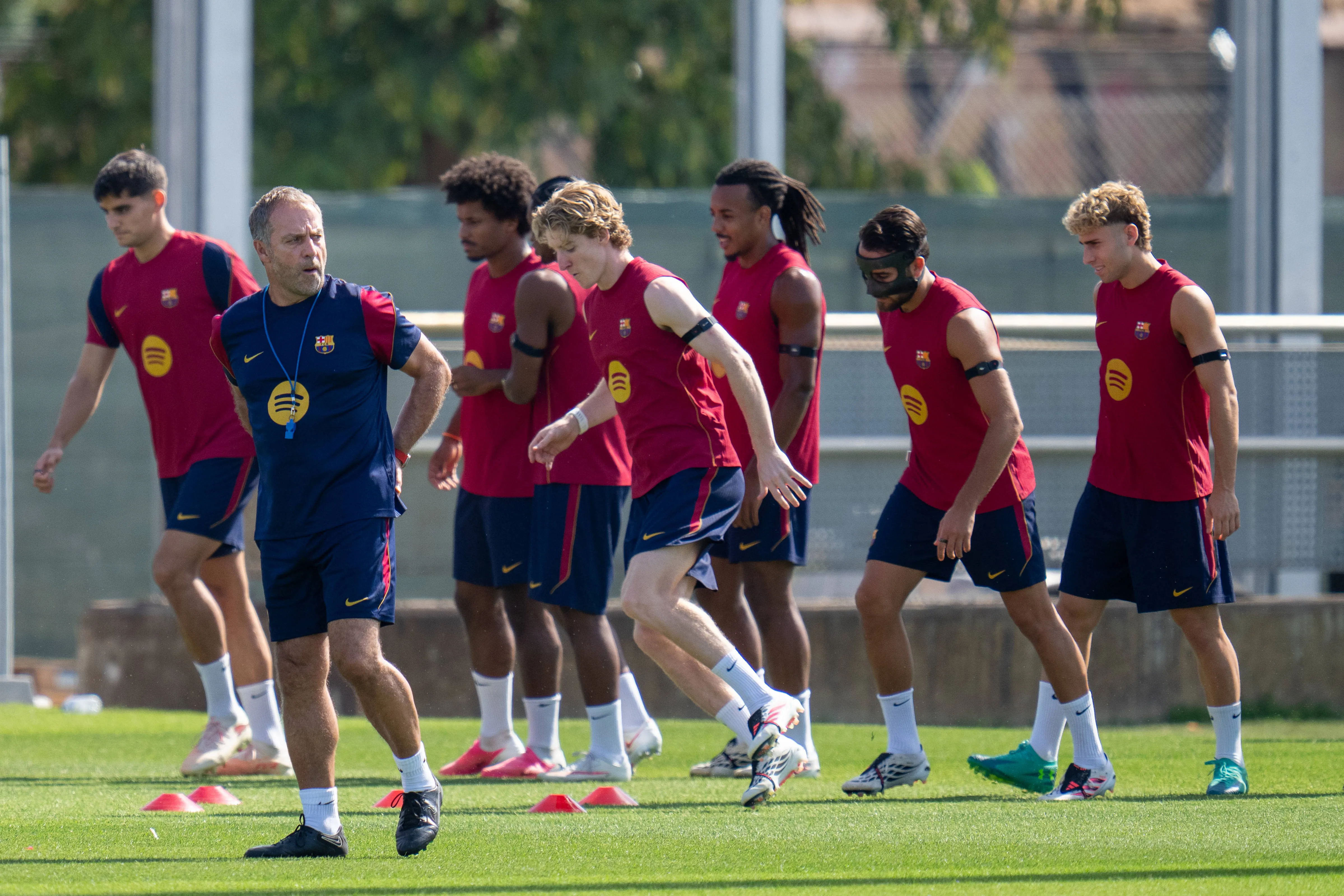 Hansi Flick with Barcelona team in training. 