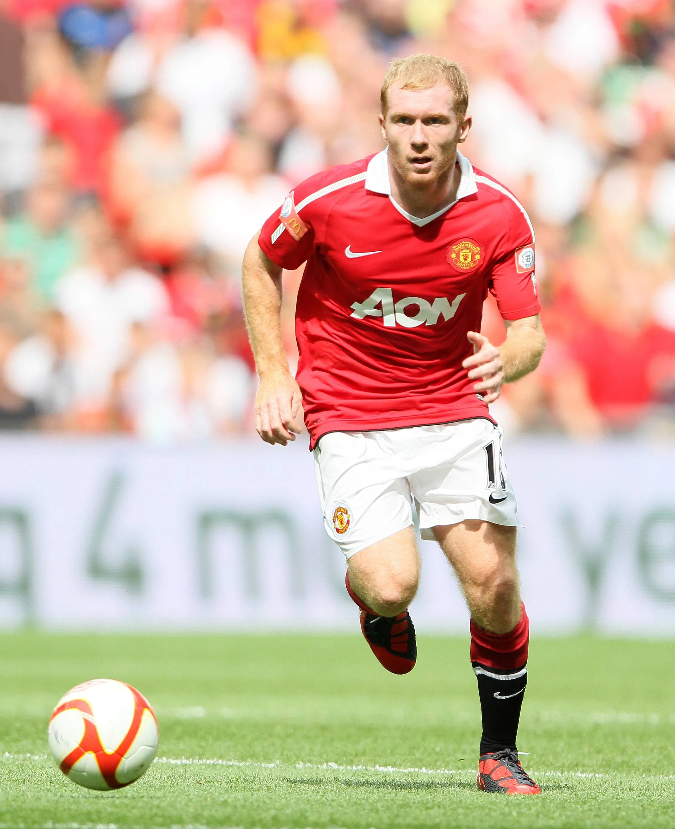 Paul Scholes in action for Manchester United