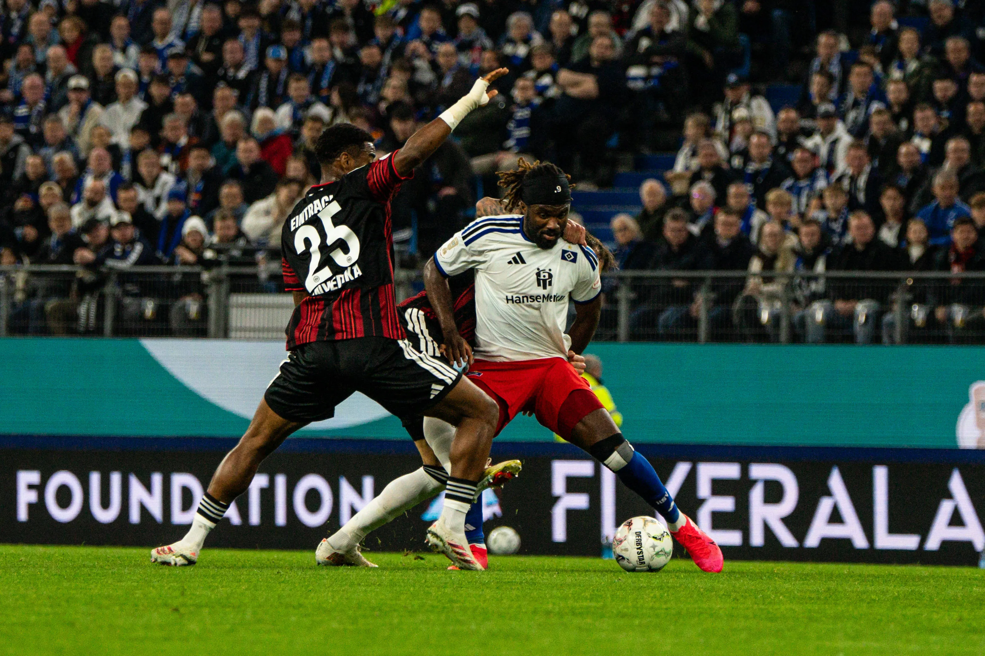 Raphael Onyedika Eintracht Frankfurt