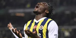 Osayi-Samuel: Super Eagles player defends Fenerbahce teammates against pitch invader