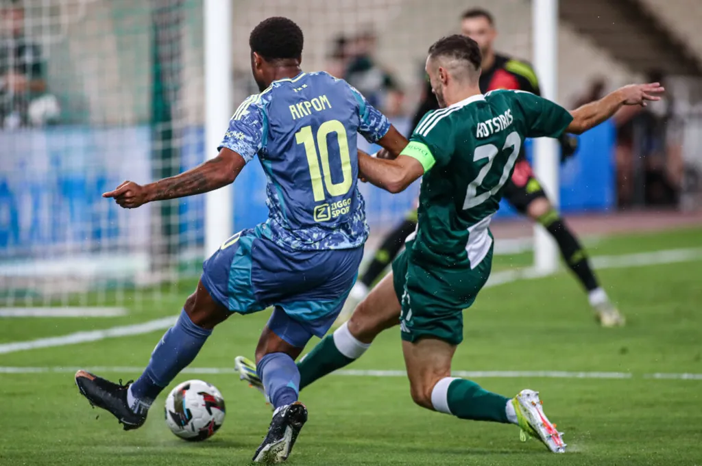 Chuba Akpom: Ajax boss Farioli oddly praises unwanted striker, labels him 'priceless'