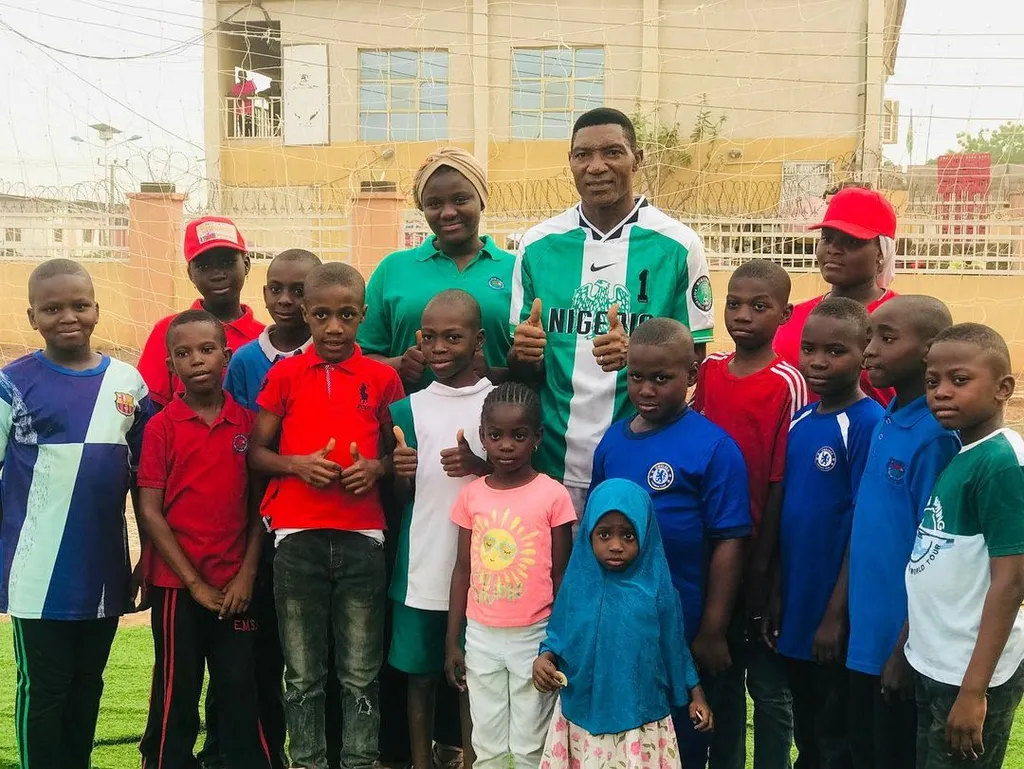 Peter Rufai with youths 