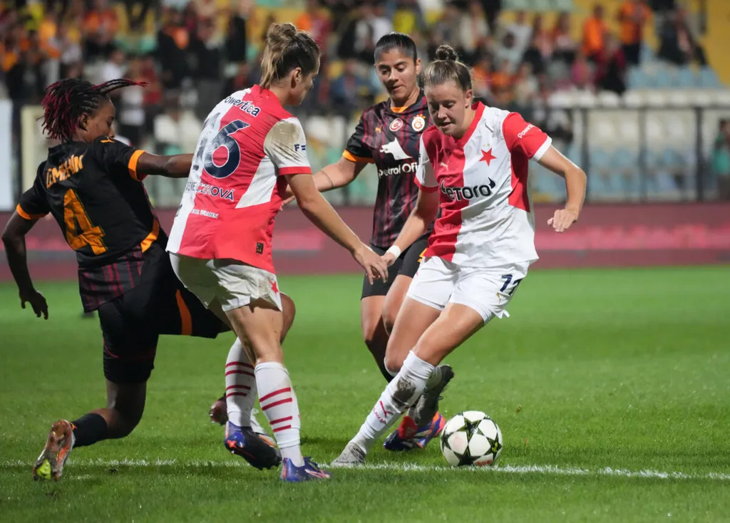 Tosin Demehin in action for new club Galatasaray 