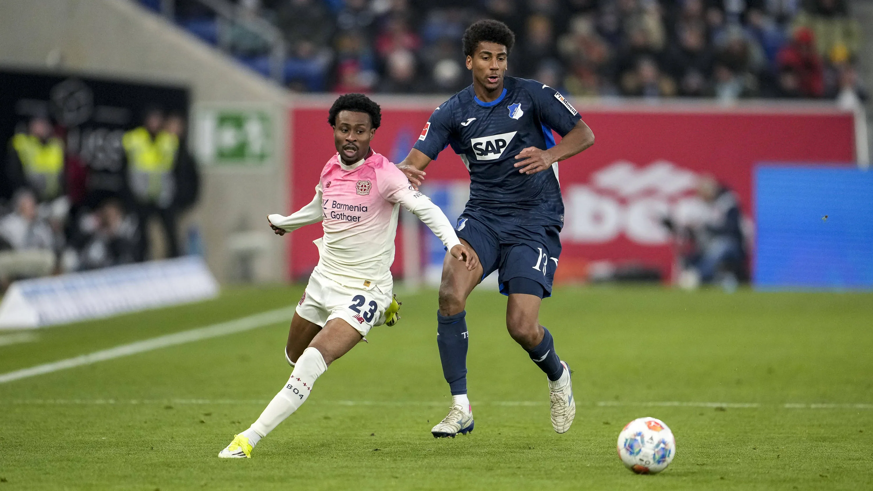 Nathan Tella and Bernardo Fernandes da Silva Junior engaged in a duel