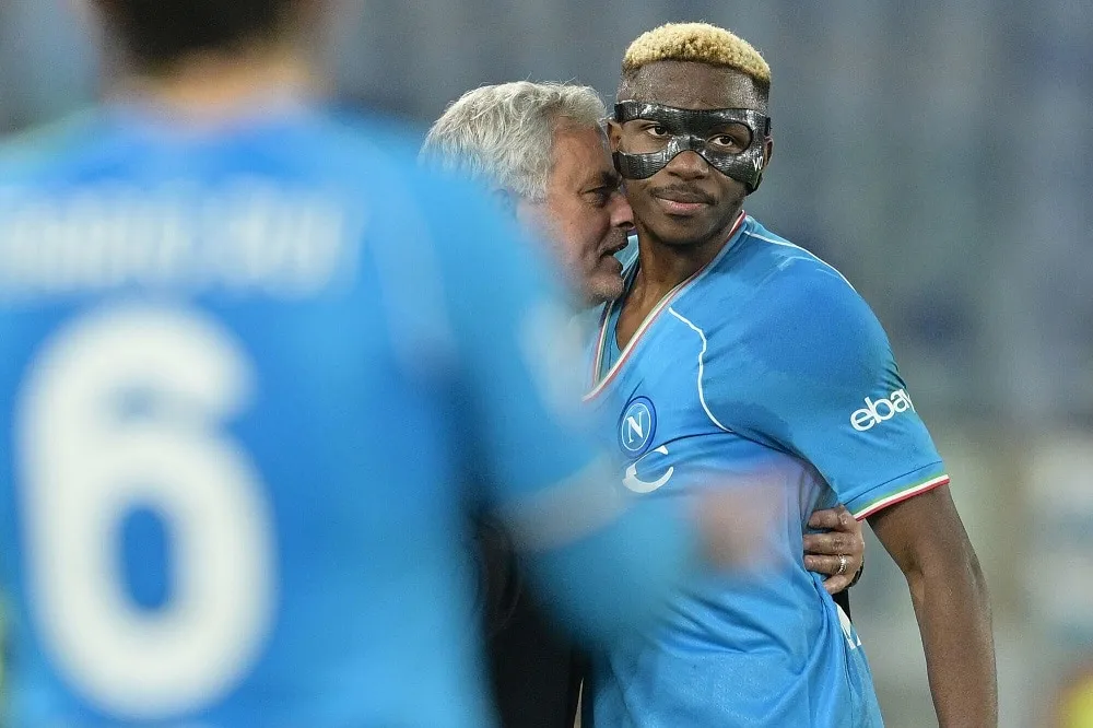 Roma-Napoli: The Osimhen-Mourinho hug that has everyone talking