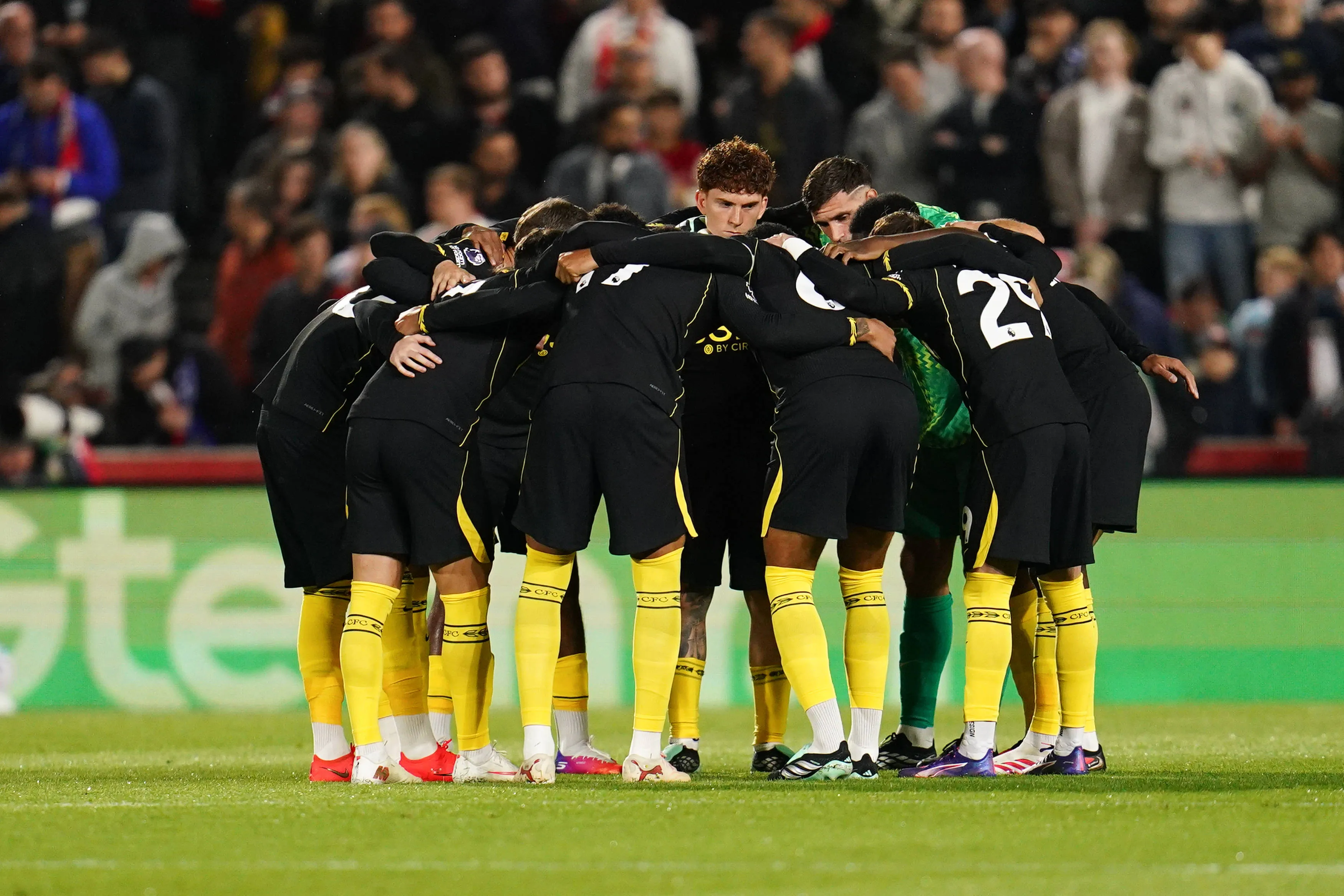 Chelsea players huddle before kick off during the Premier League match vs Brentford.