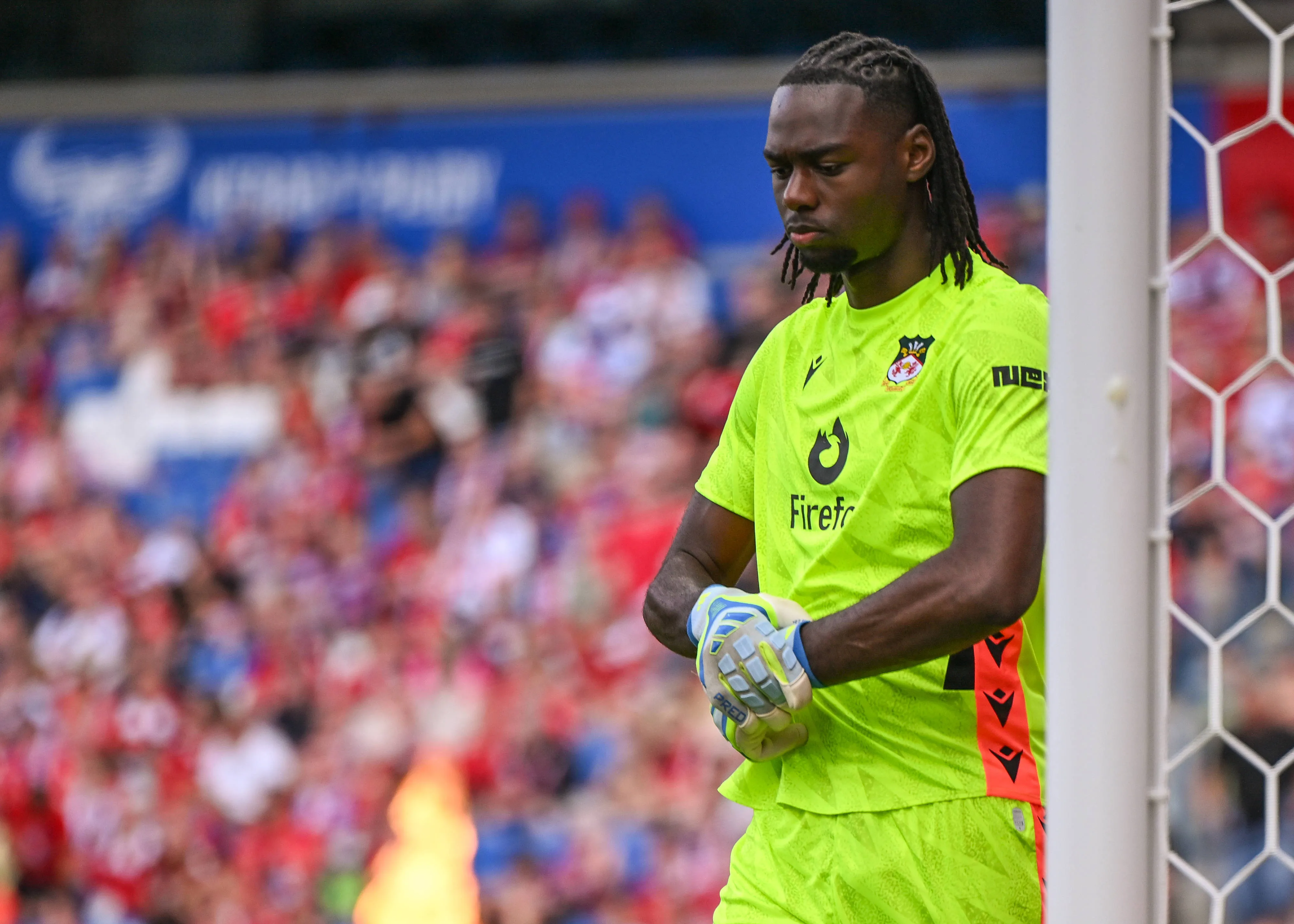 Wis&Aring;a Krakow vs Wrexham AFC, Arthur Okonkwo