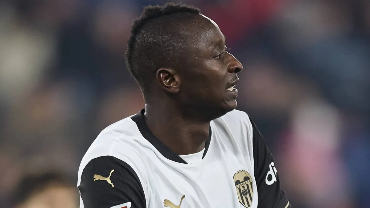 Umar Sadiq: Valencia bid to renew &lsquo;free trial&rsquo; subscription for lanky striker