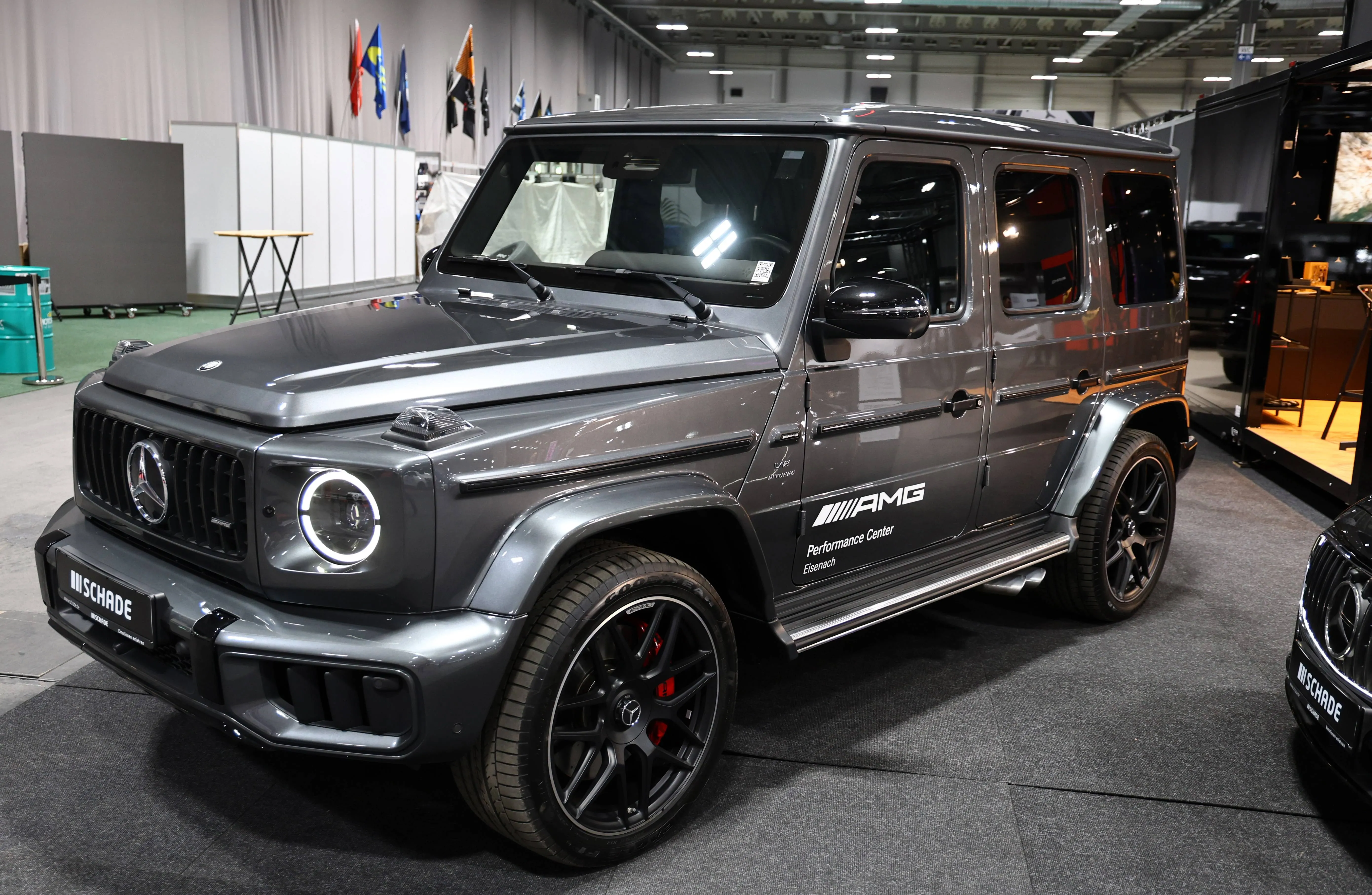Victor Osimhen type of Mercedez.