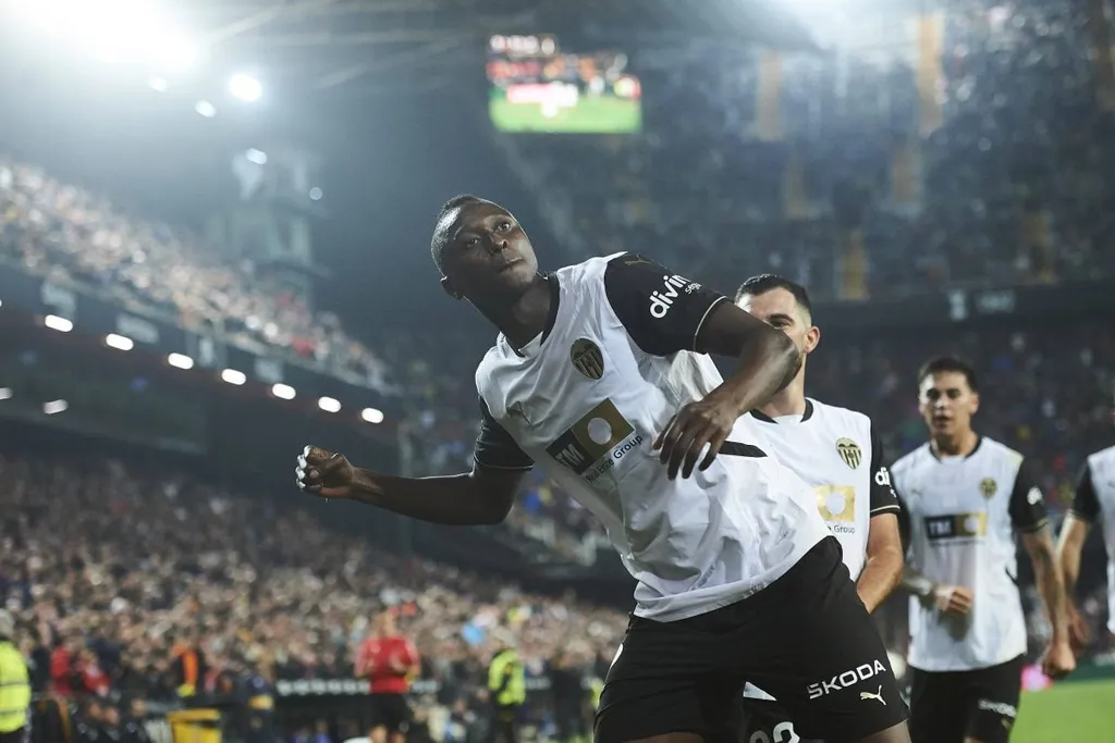 Umar Sadiq: Valencia eager to renew &lsquo;free trial&rsquo; subscription for lanky striker
