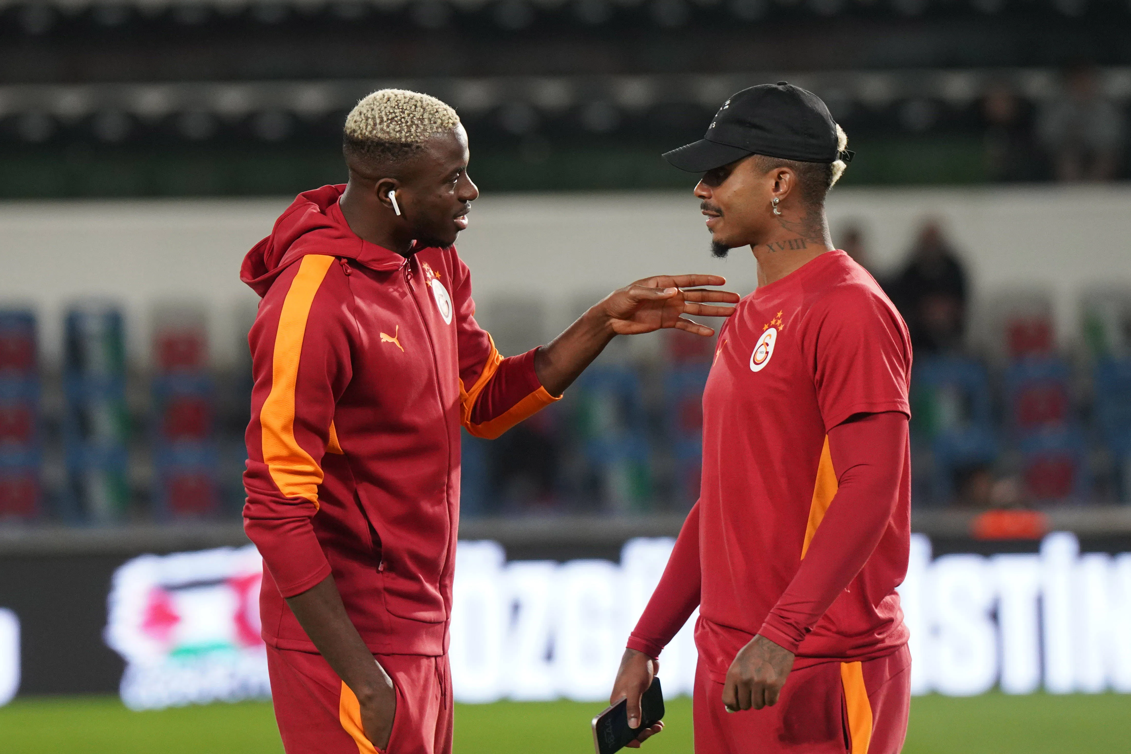 Victor Osimhen L and Mario Lemina R of Galatasaray