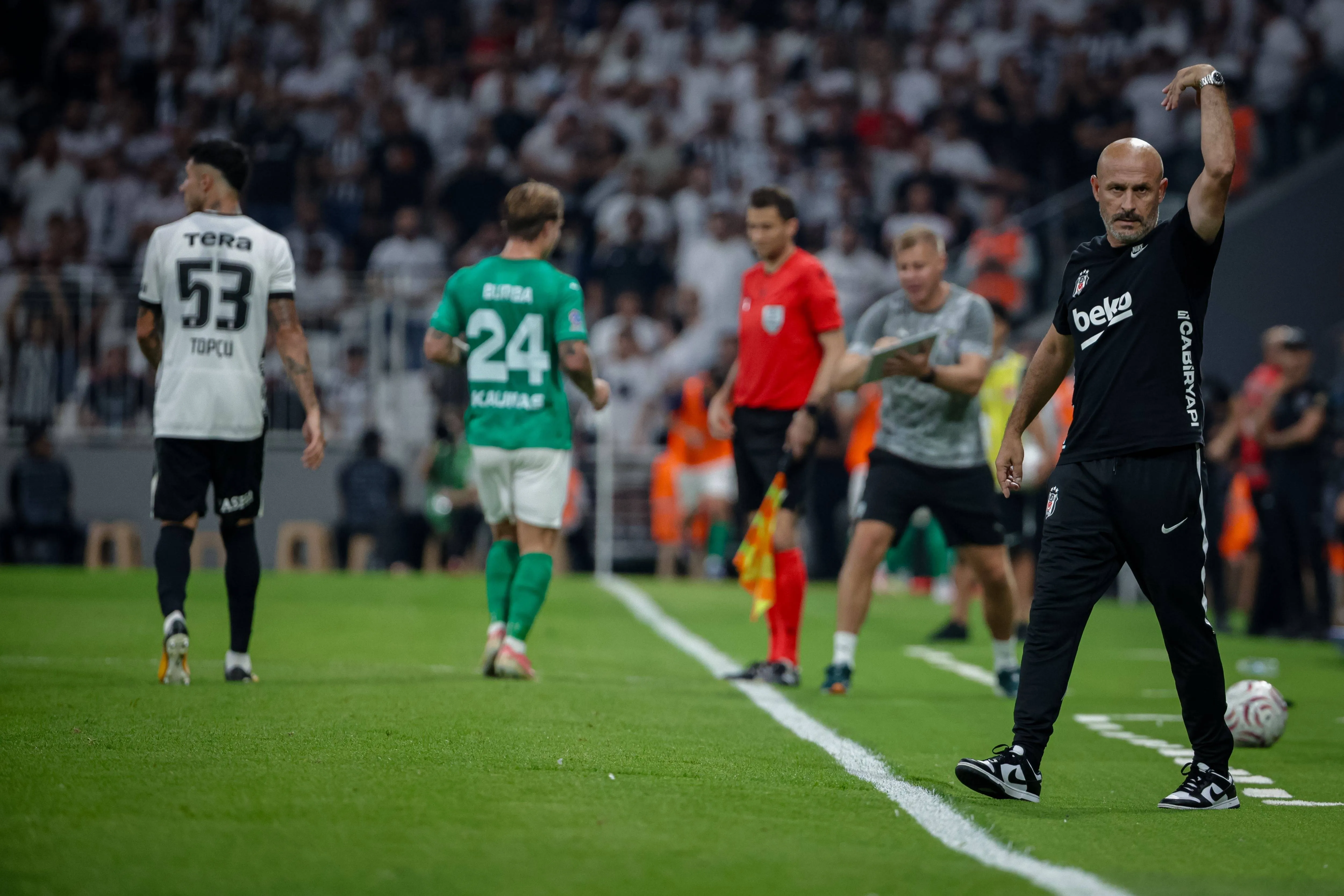 Besiktas head coach Vincenzo Italiano