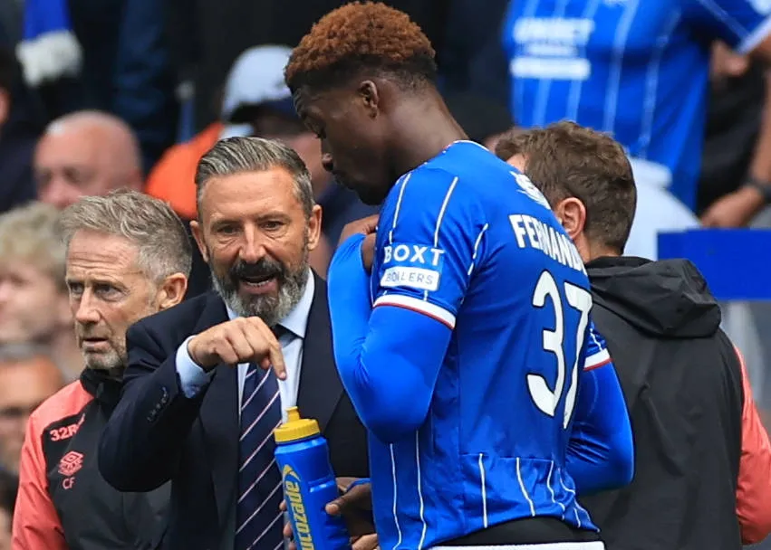 Derek McInnes, Rangers manager, gives instructions to Emmanuel Fernandez