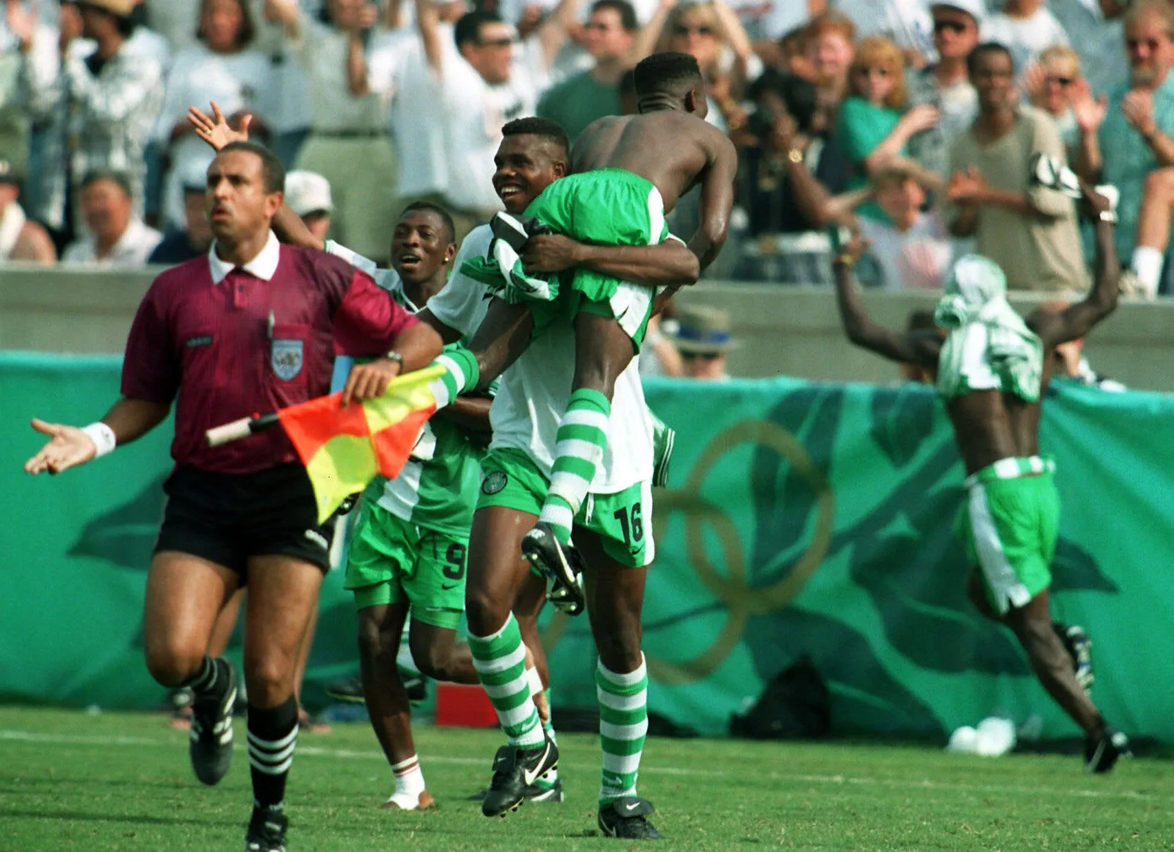 Kingsley Obiekwu lifts Nwankwo Kanu during the final vs Argentina at The Summer Olympic Games in 1996