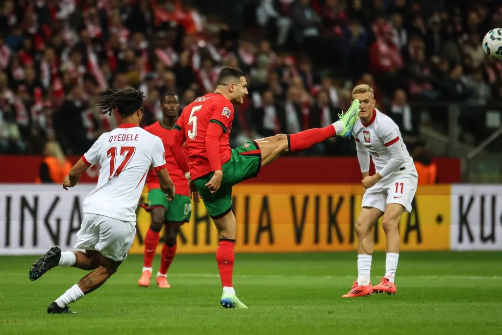 Maxi Oyedele vs Ronaldo
