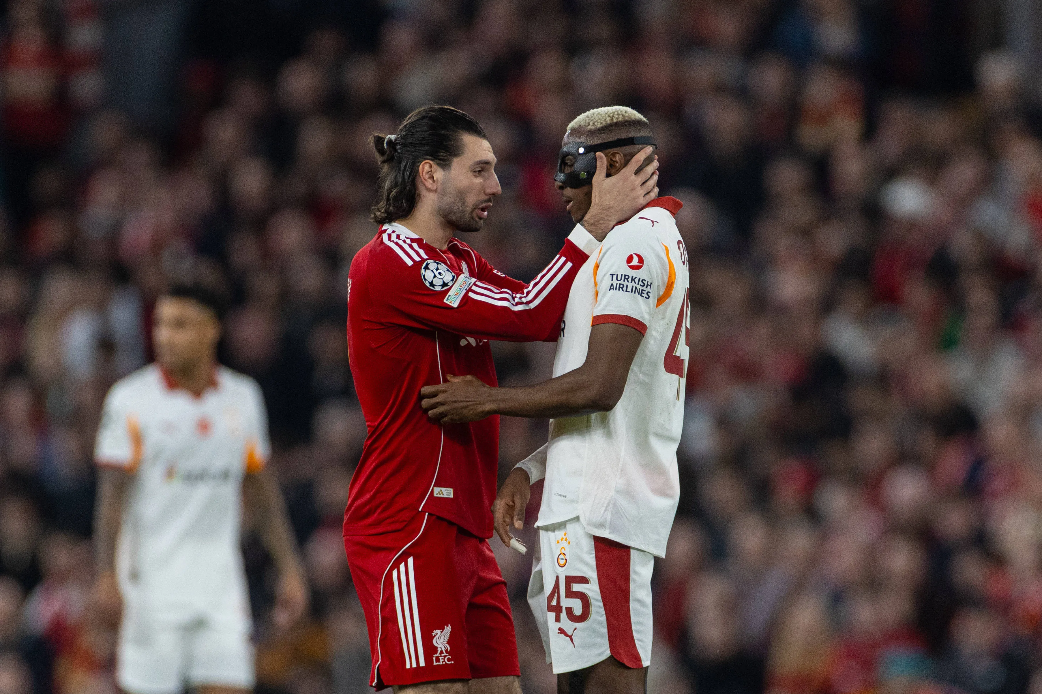 Dominik Szoboszlai  speaks Victor Osimhen during the  match between Liverpool FC and Galatasaray