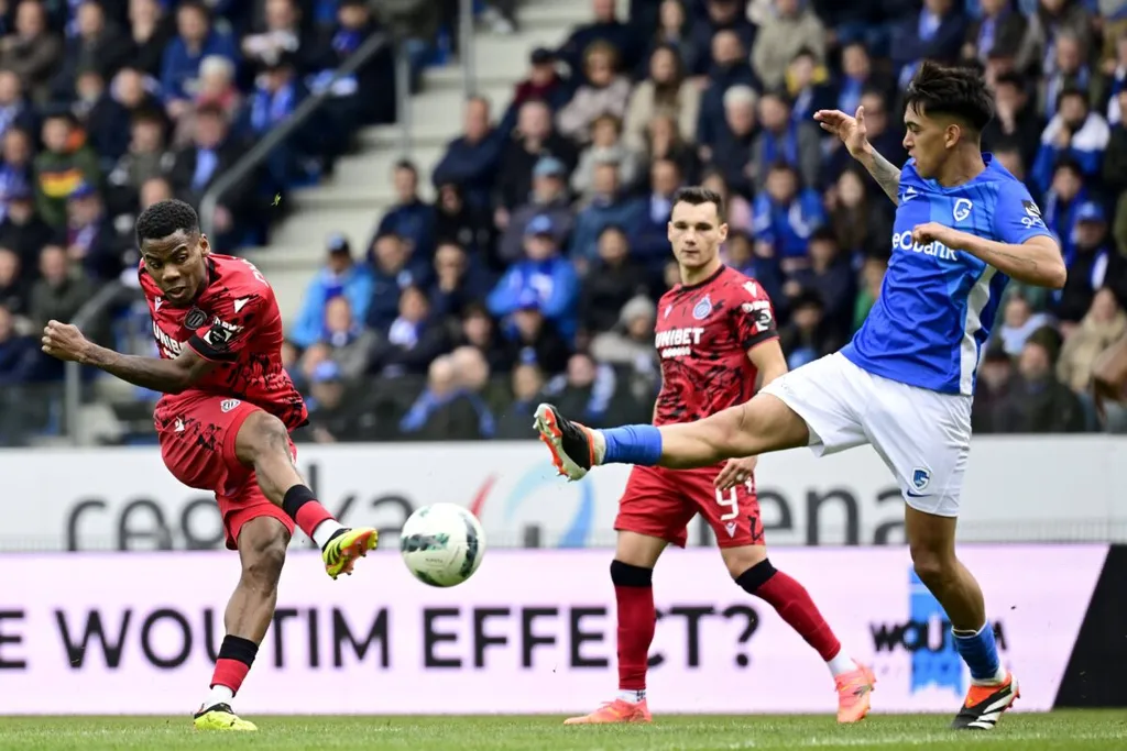 Raphael Onyedika: League-winning coach urges Club Brugge to stand by struggling midfielder