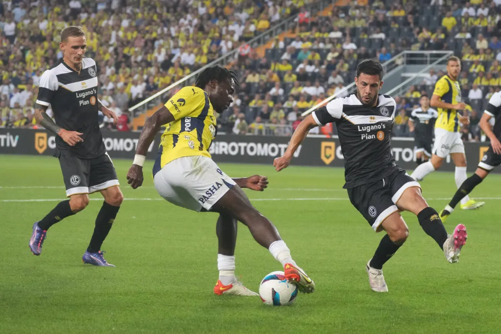 Fenerbahçe & Osayi-Samuel at major contractual impasse