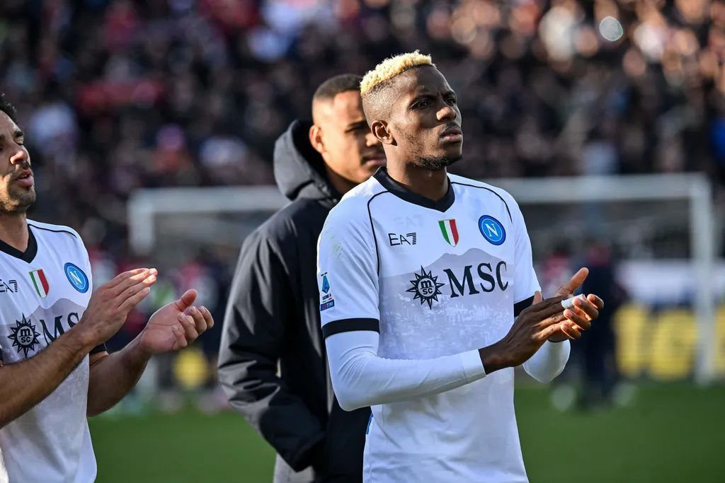 Osimhen gifts young fan N2.5 million	