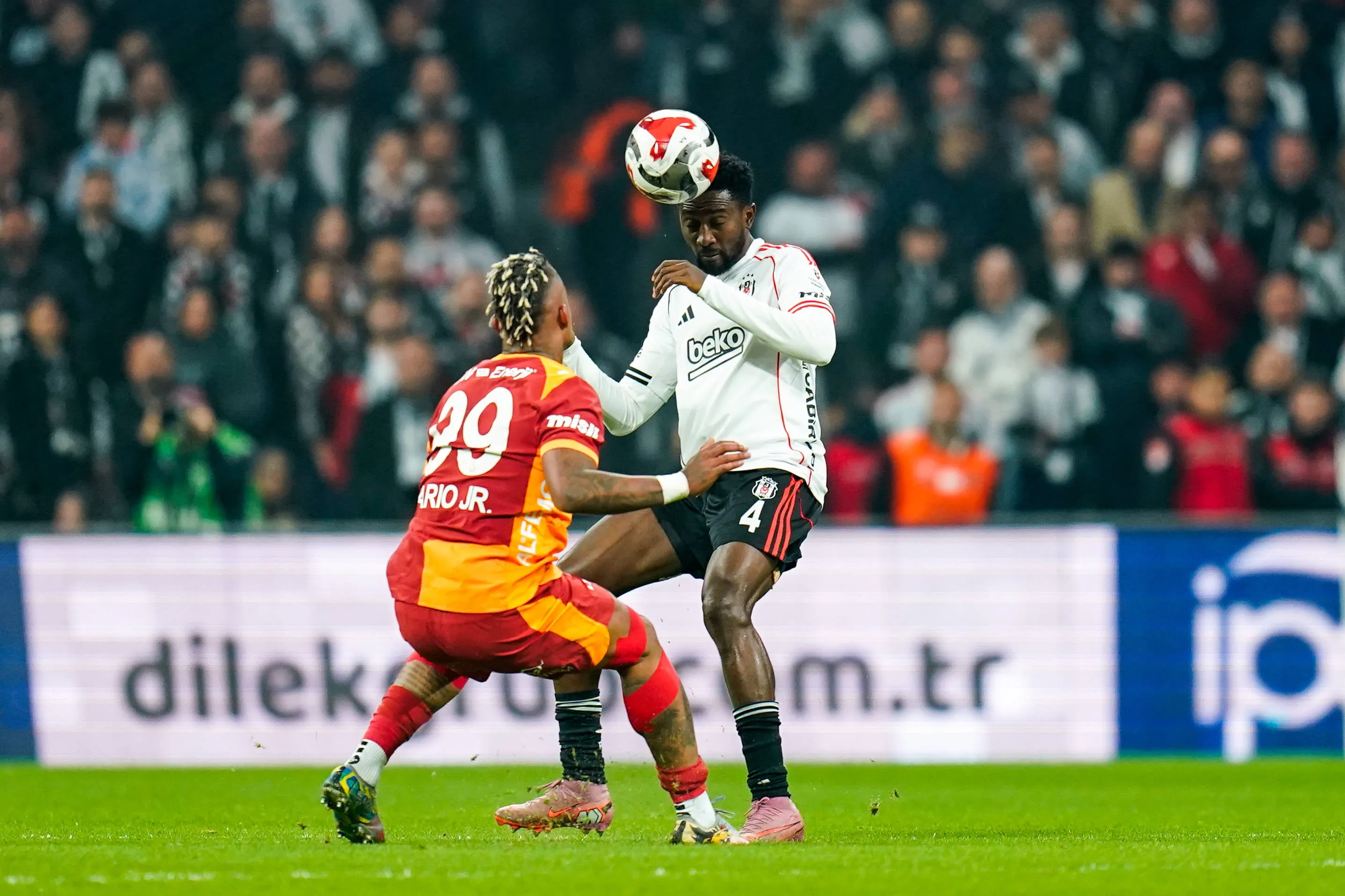 Wilfred Ndidi heads the ball during the Trendyol Super League match between Besiktas and Galatasaray