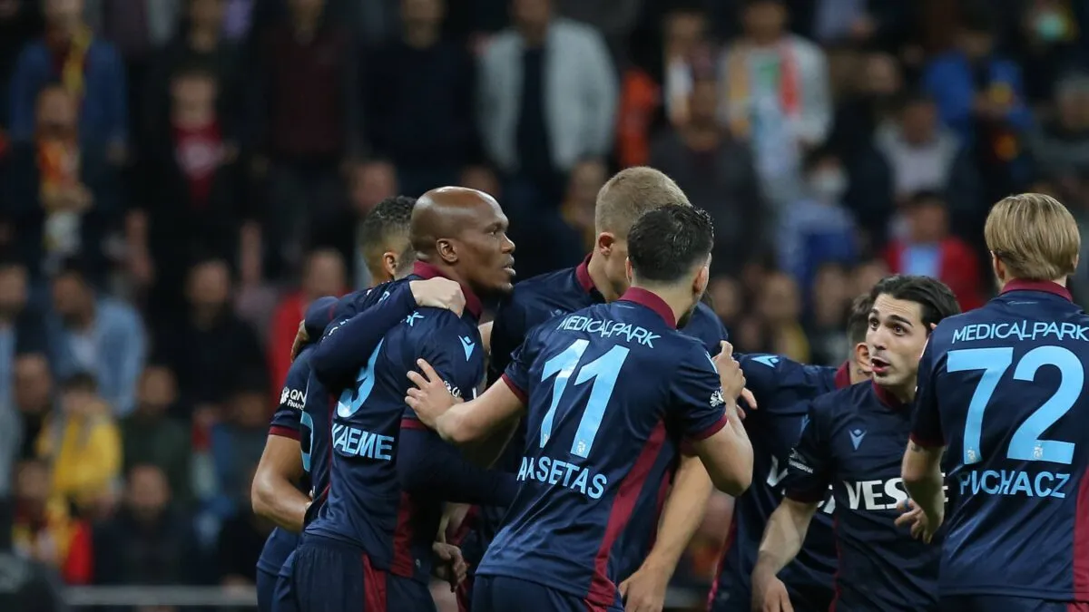 Grizzled veteran Nwakaeme powers stunning Trabzonspor comeback