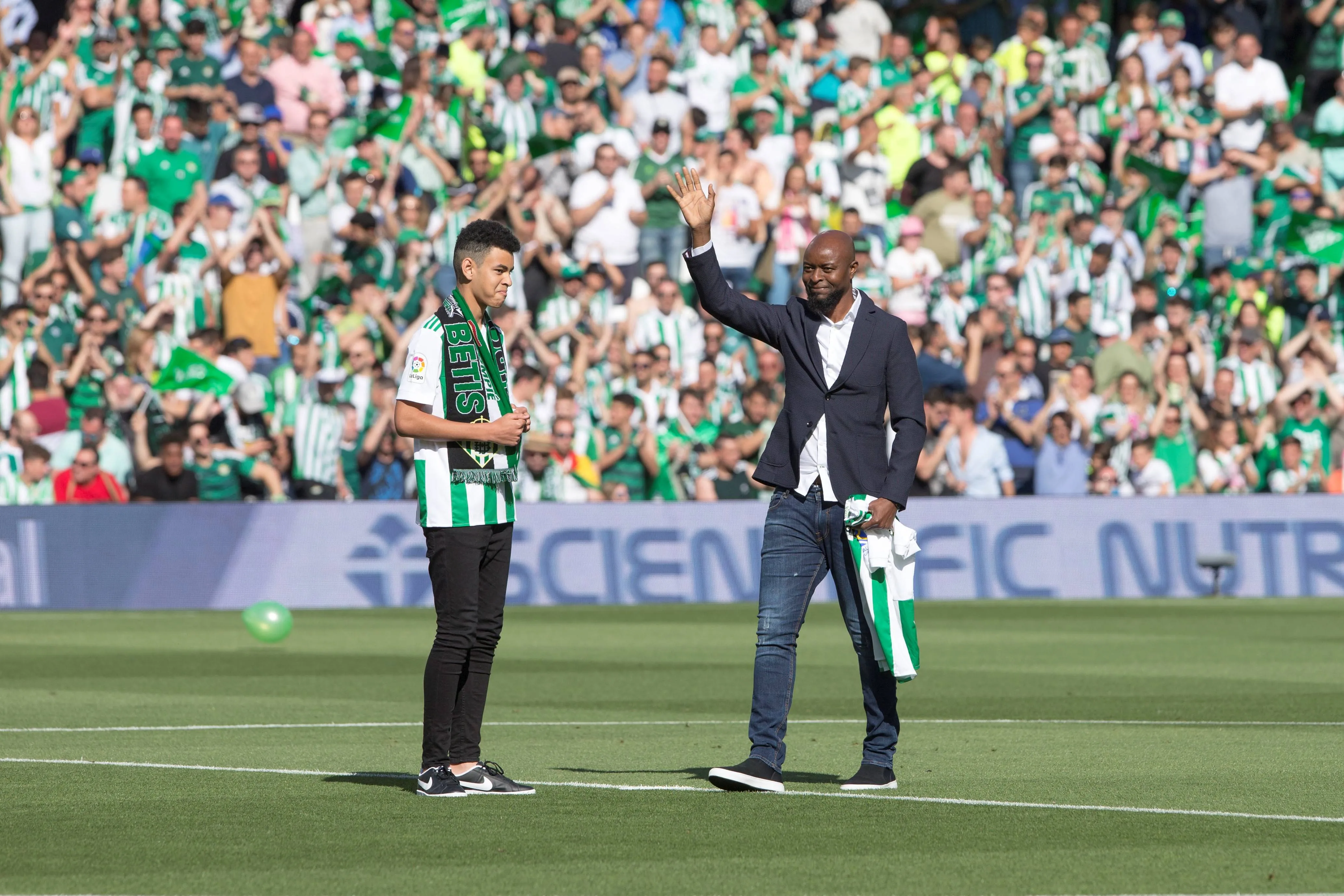 Finidi Geroge at Benito Villamarin, honoured by Real Betis