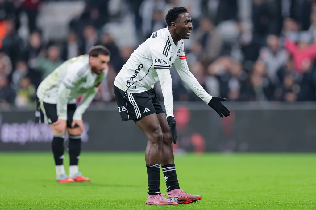 Wilfred Ndidi, linked to Manchester United, set to return to England as Besiktas decide on his transfer