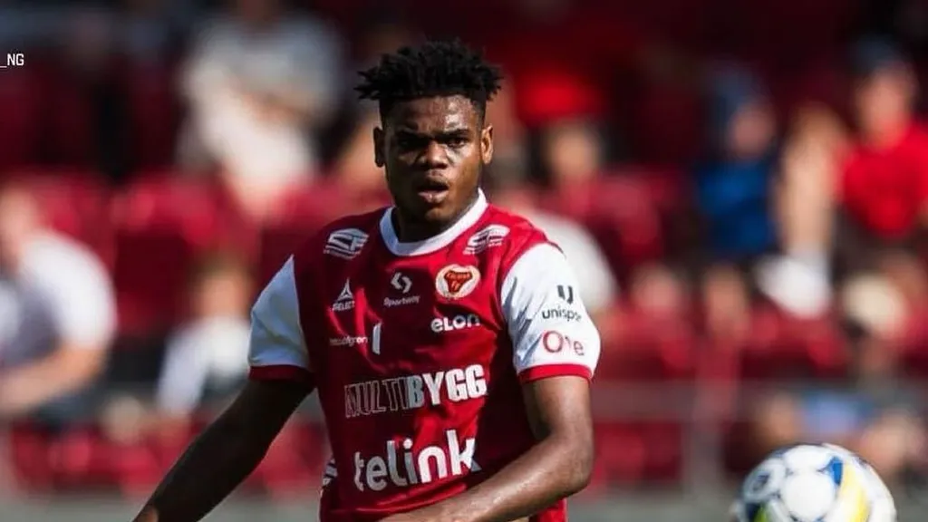 Transfer scramble for Nigeria teenage defensive maverick