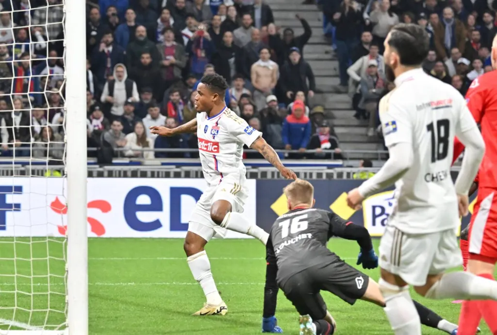 Forgotten Super Eagles striker dazzles, hits brace in Ligue 1 goalfest