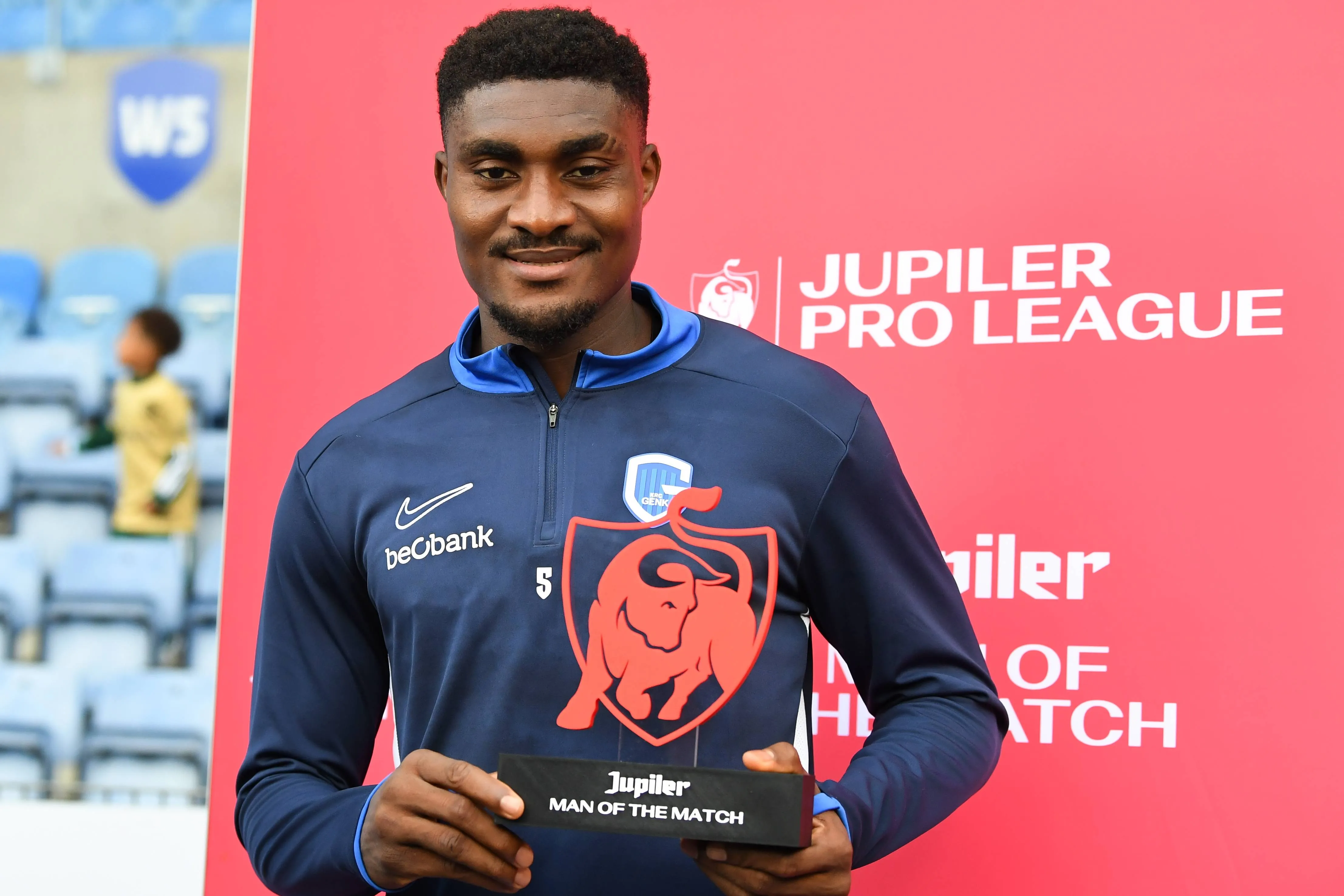 Genk's Rafiu Durosinmi receives the Jupiler Man of the Match award 