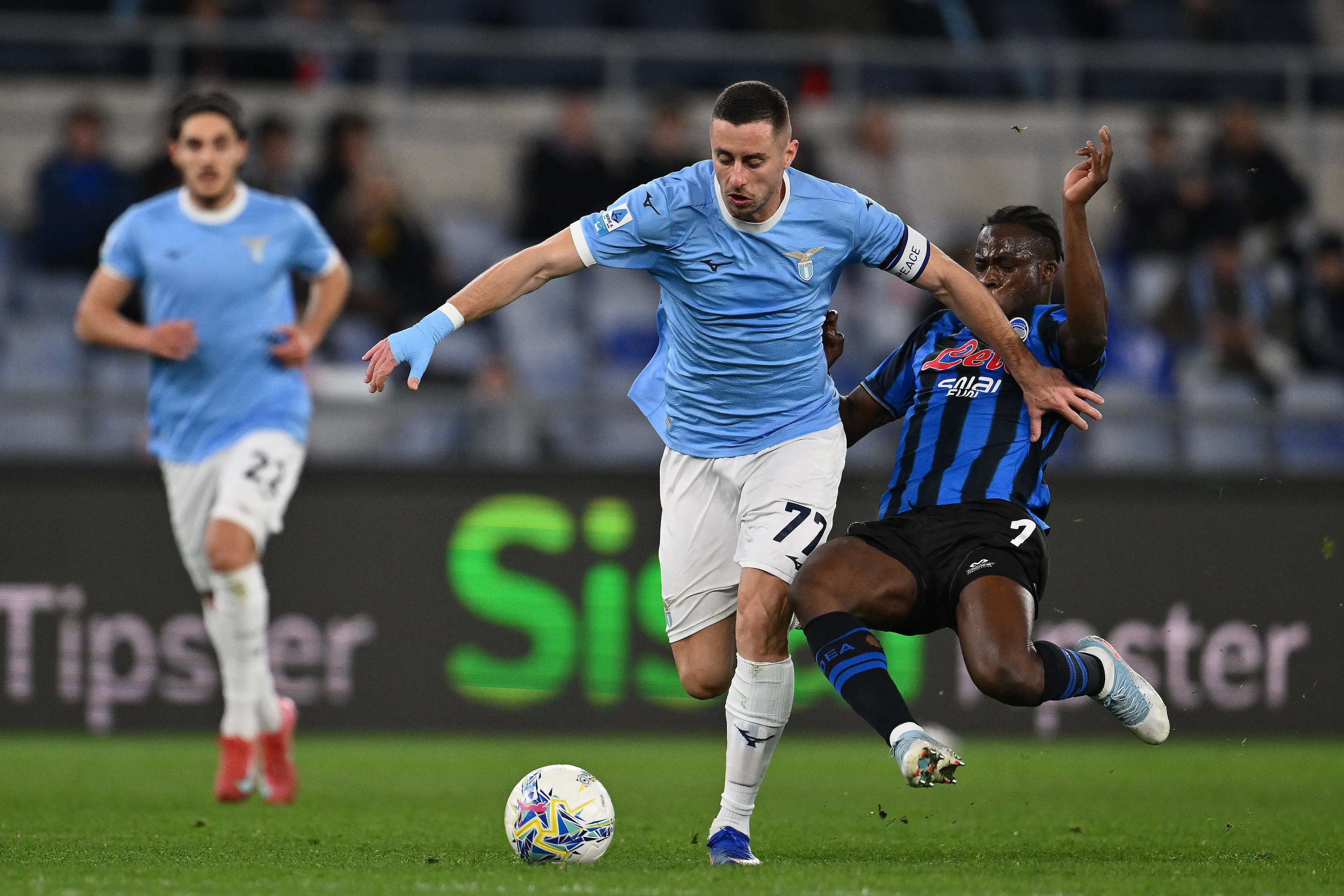 Adam Marusic and Kamaldeen Sulemana of Atalanta B.C. are in action