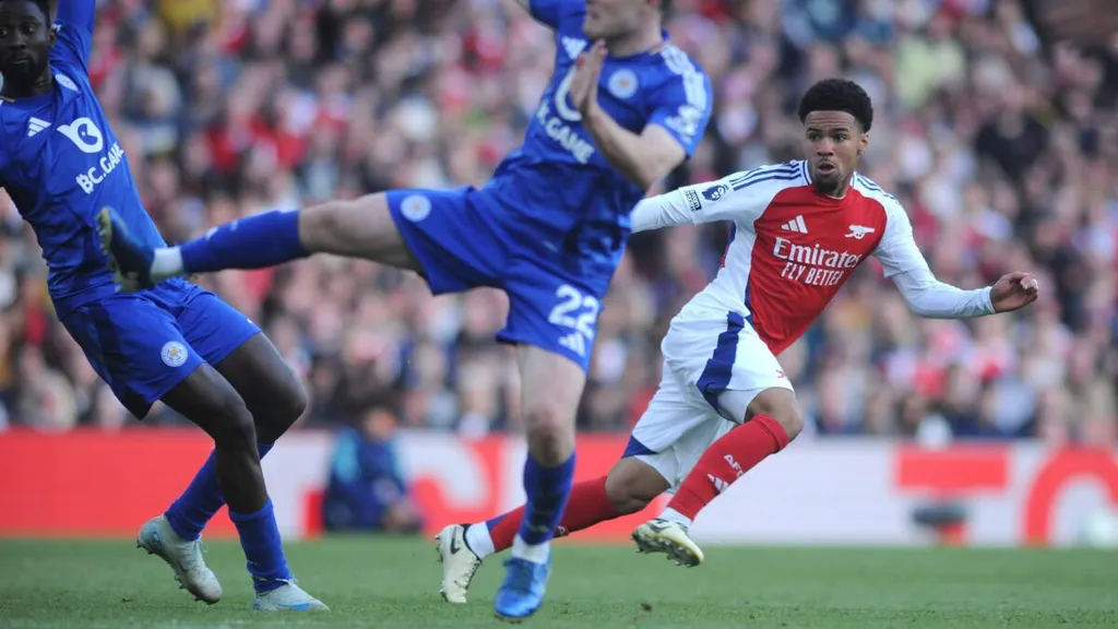 'Fearless' Nwaneri already a man &ndash; Arsenal icon Walcott