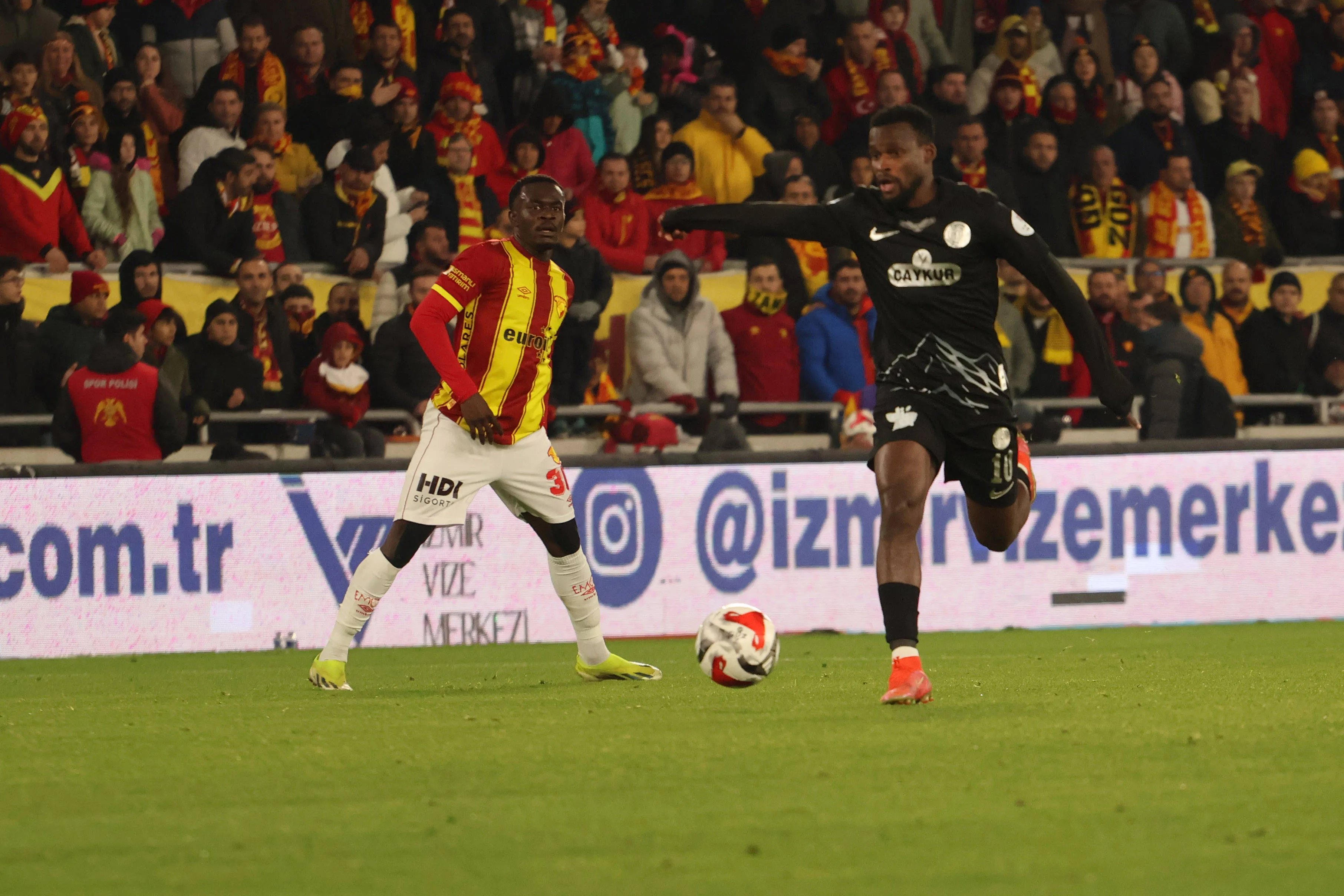Anthony Dennis and Ibrahim Olawoyin of Caykur Rizespor