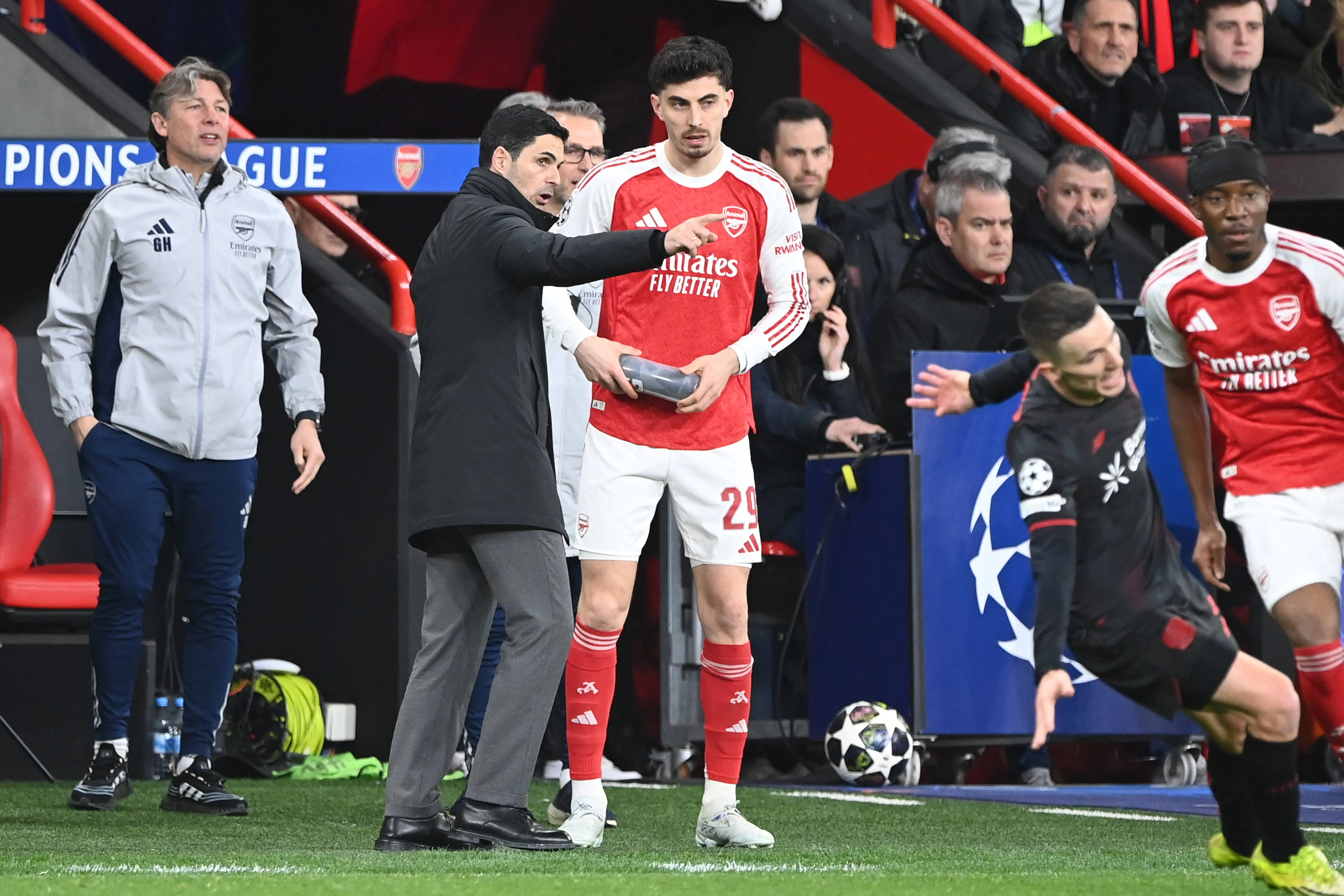 Arsenal manager Mikel Arteta and Kai Haverts 