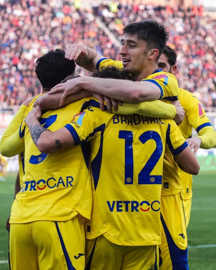 Hellas Verona Players celebrate goal against Bologna 
