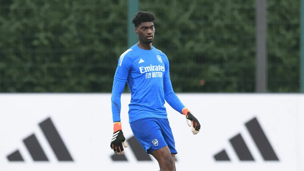 Arsenal sign Nigerian goalkeeper to first professional contract