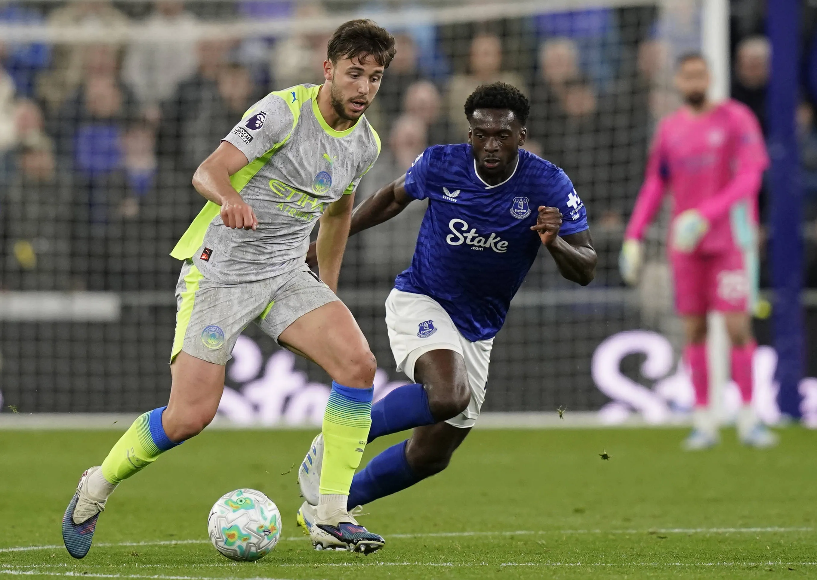 Everton midfielder Tim Iroegbunam vs Man City 