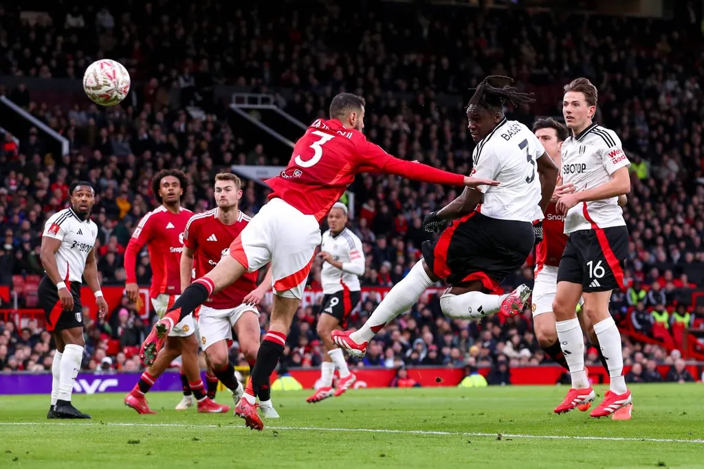 Calvin Bassey- Photo by IMAGO